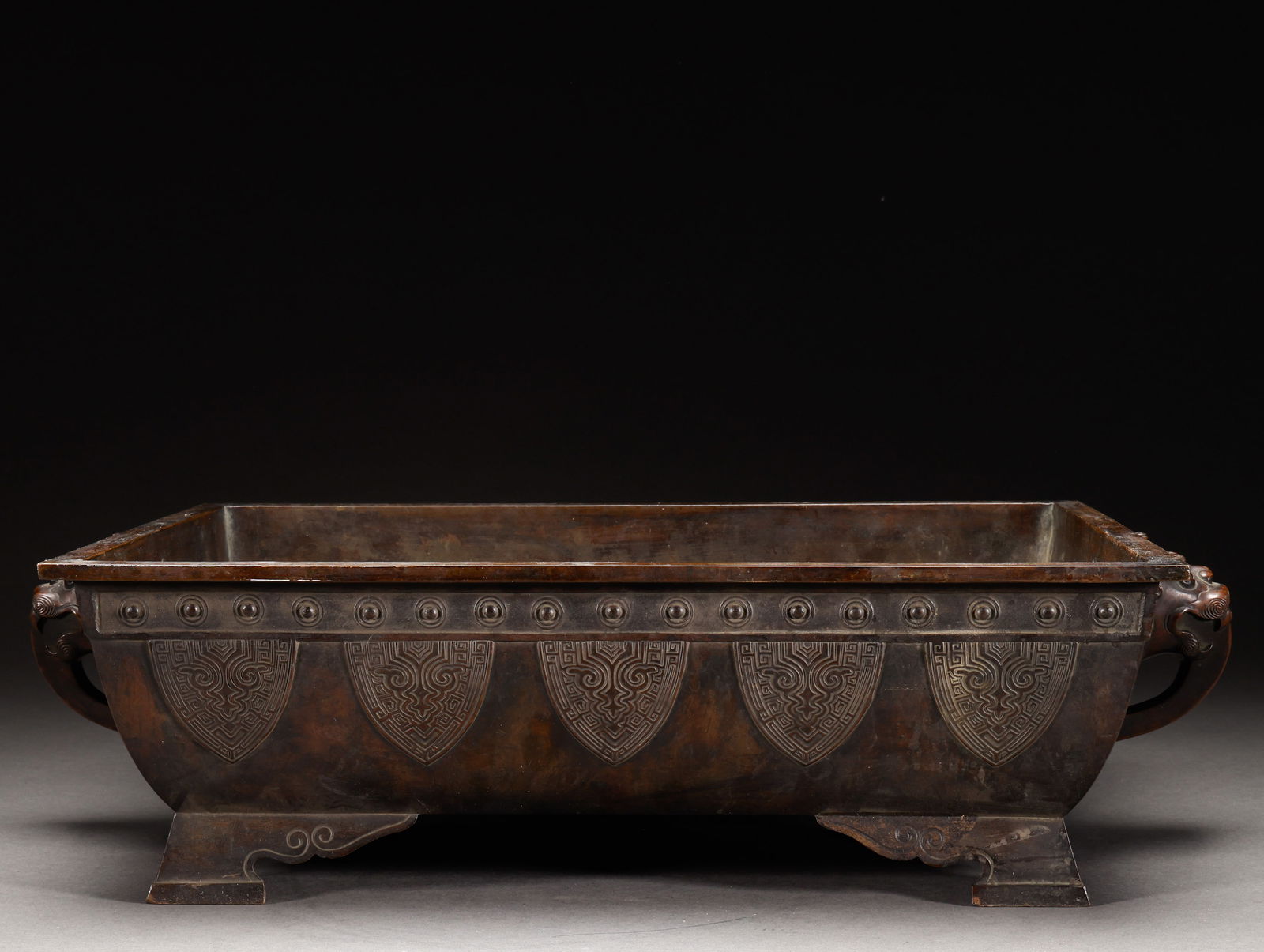 Qing Dynasty copper square furnace: Length: 58cm, Width: 33cm, Height: 15cm, Weight: 9489g