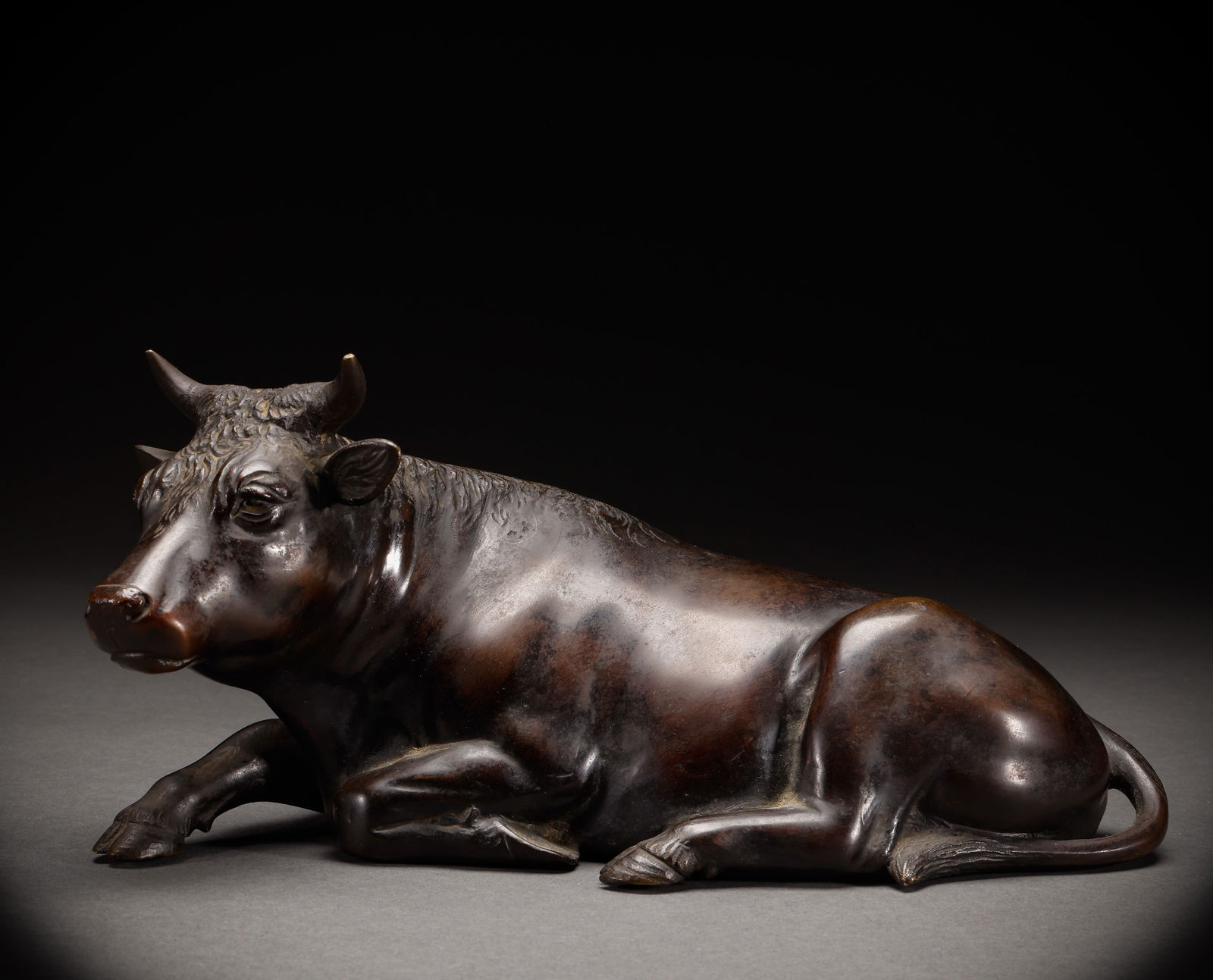 Copper cattle: Height: 13cm, Width: 29cm, Weight: 3224g