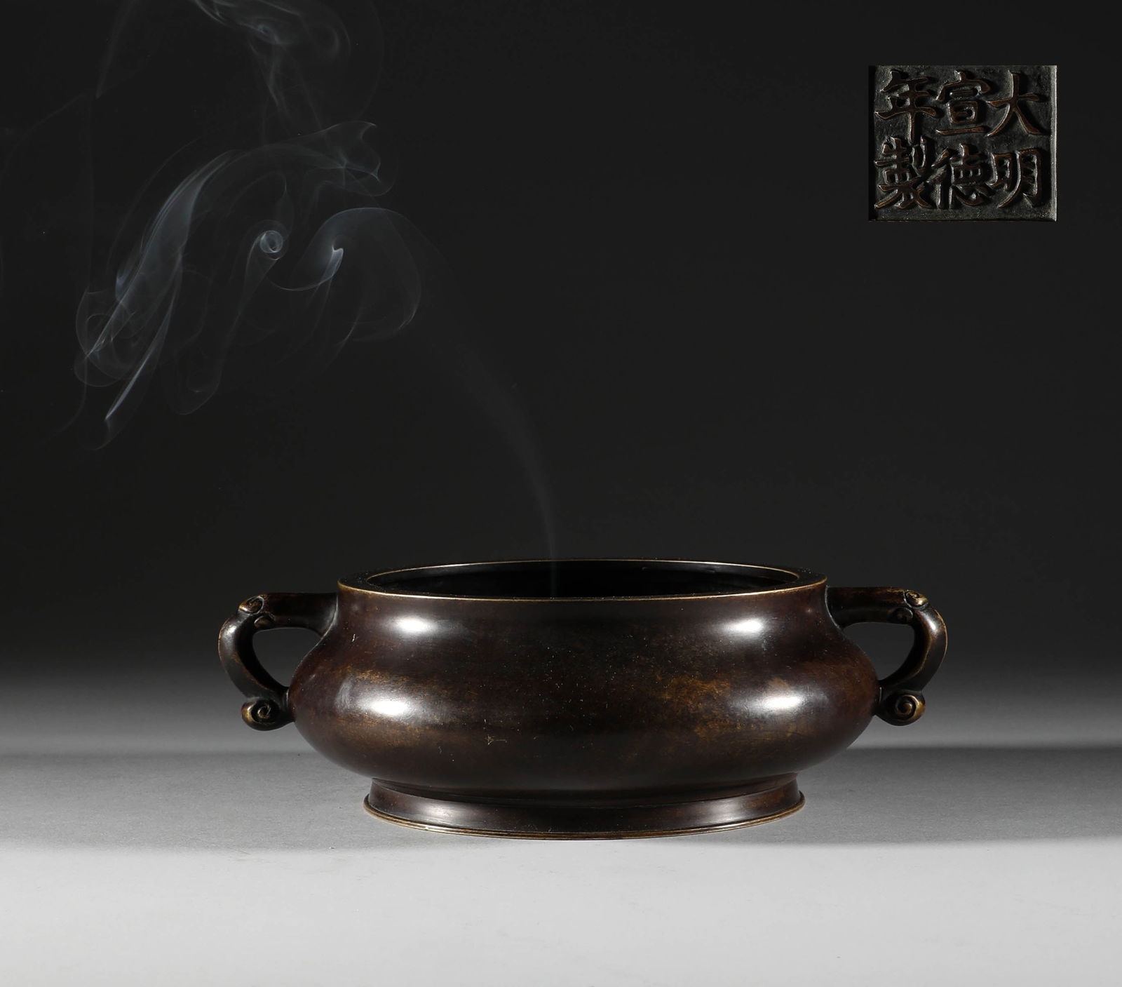 In the Ming Dynasty, a copper double ear incense burner (1 of 10)