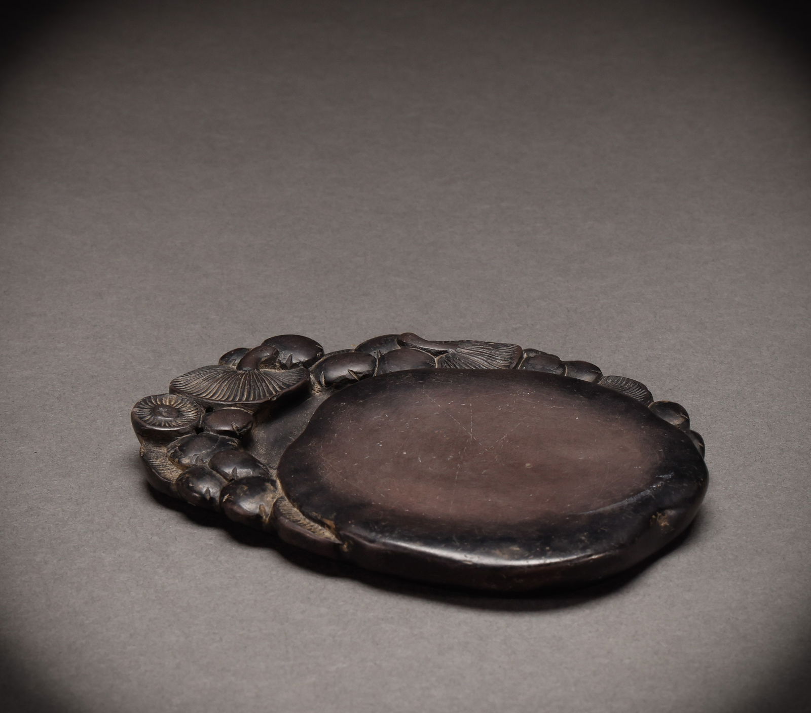 Qing Dynasty Duan Shi Inkstone: Length: 11.5cm, Width: 9.5cm, Weight: 234g