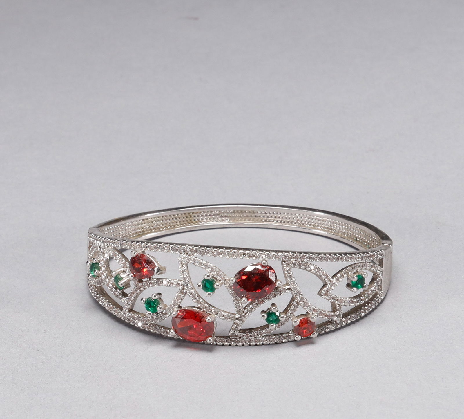 Jewelry and accessories: Height: 2.2cm, Width: 6.5cm, Weight: 21g