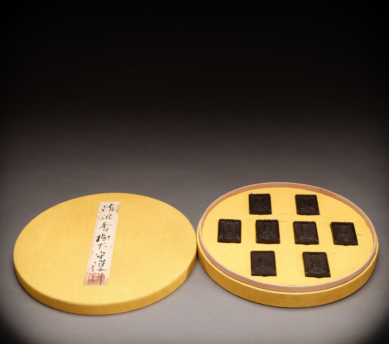 A set of Qing Dynasty agarwood Buddha plaques: Height: 6cm, Width: 4cm, Weight: 156g