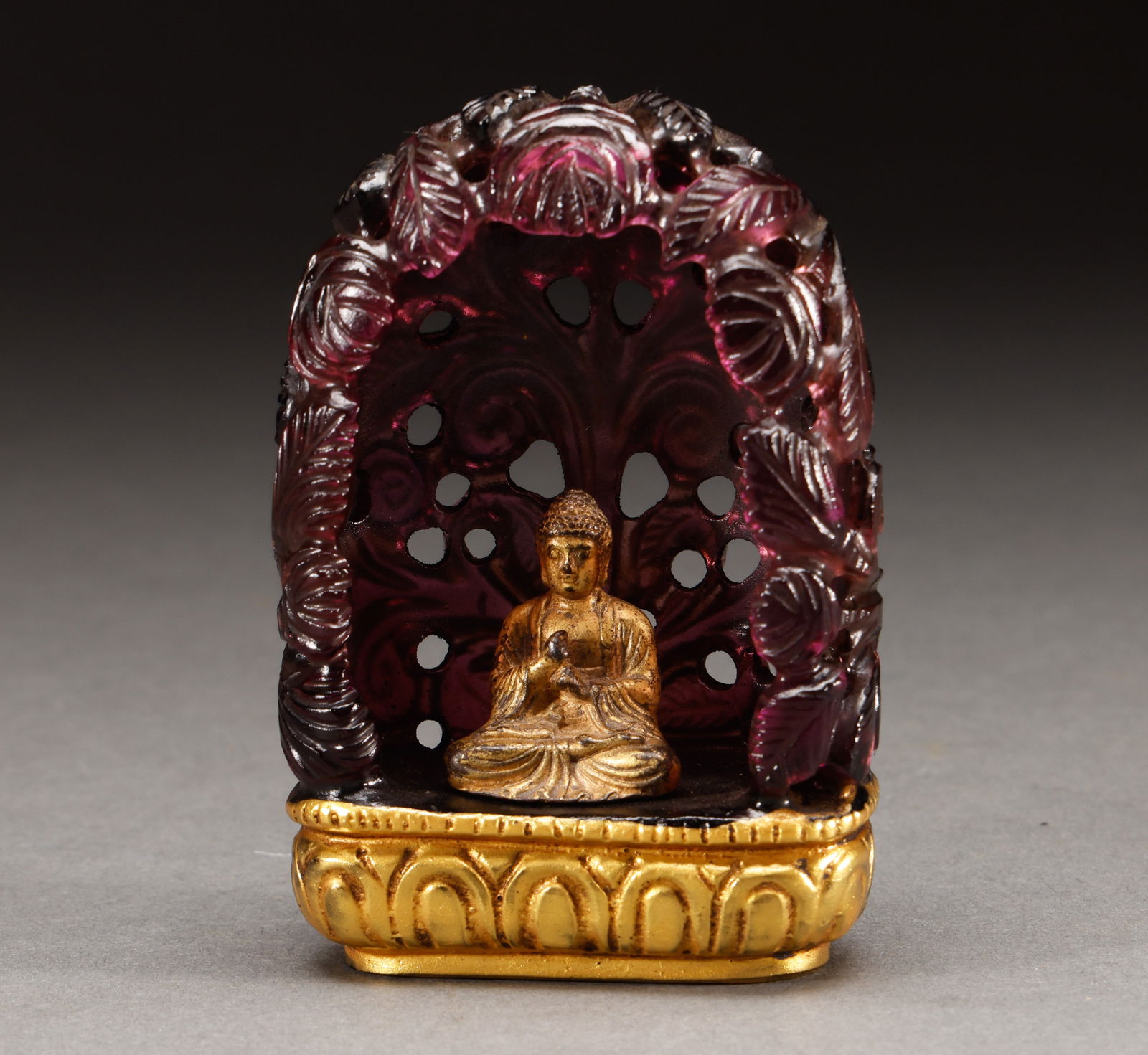 Qing Dynasty Copper Gilded Golden Buddha (Glass Buddha niche): Height: 3cm, width: 2.5cm,Height: 9cm, Width: 6.5cm, weight: 224g