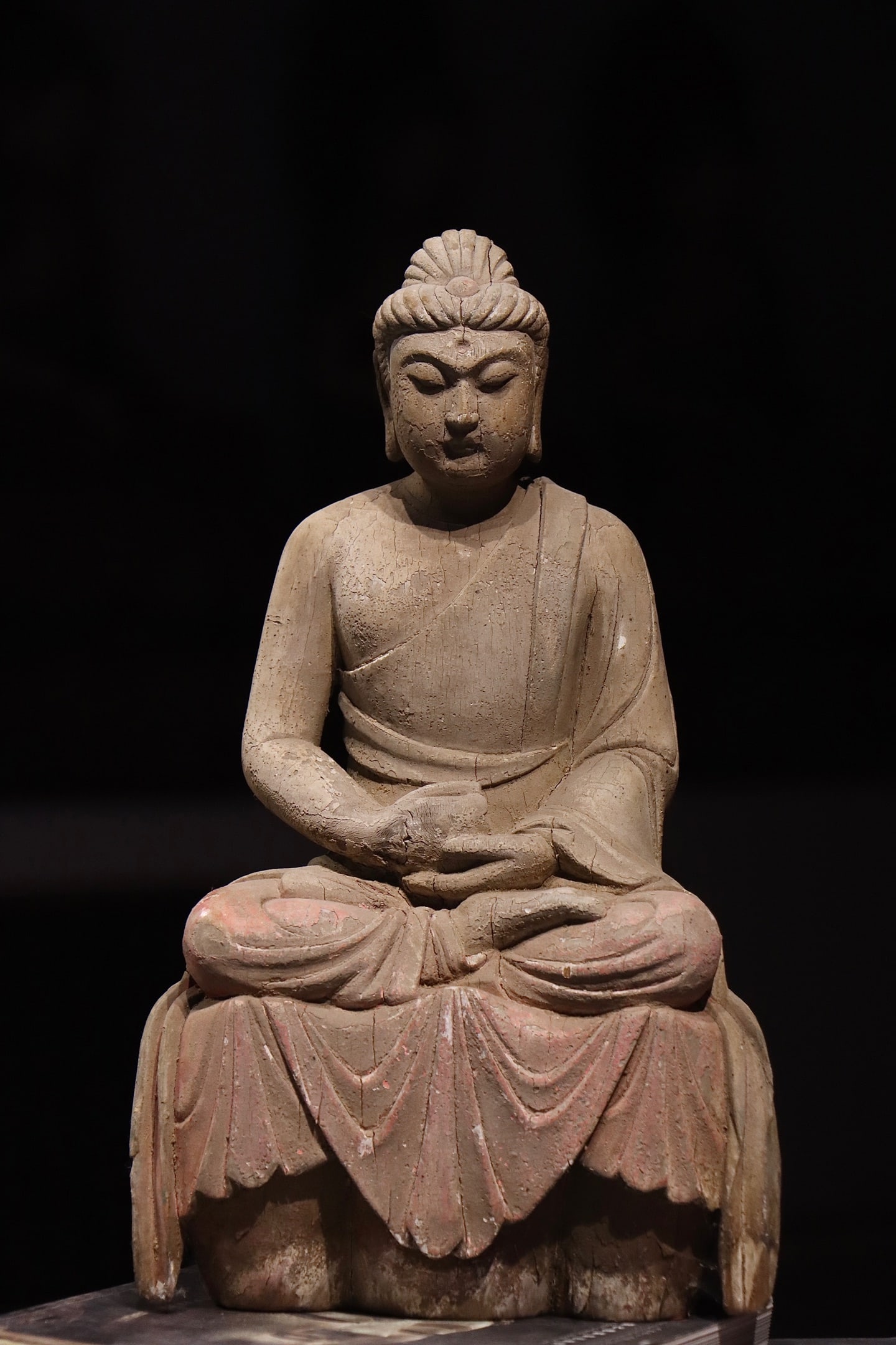 Wooden Buddha statues before the Ming Dynasty (1 of 8)