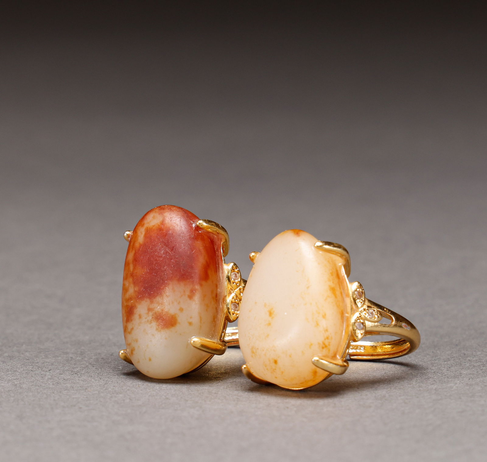 Hotan Jade Ring Group: Height: 2.5cm, width: 1.5cm, weight: 16g