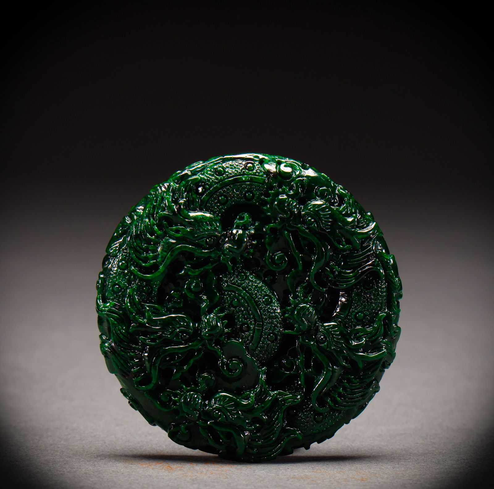 Qing Dynasty Jade Dragon Pattern Pendant: Diameter: 6cm, Width: 1.2cm, Weight: 76g
