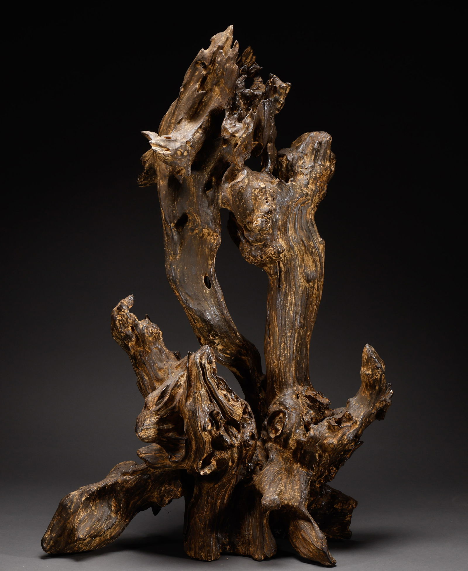Qing Dynasty agarwood root carving: Height: 100cm, width: 68cm, weight: 16747g