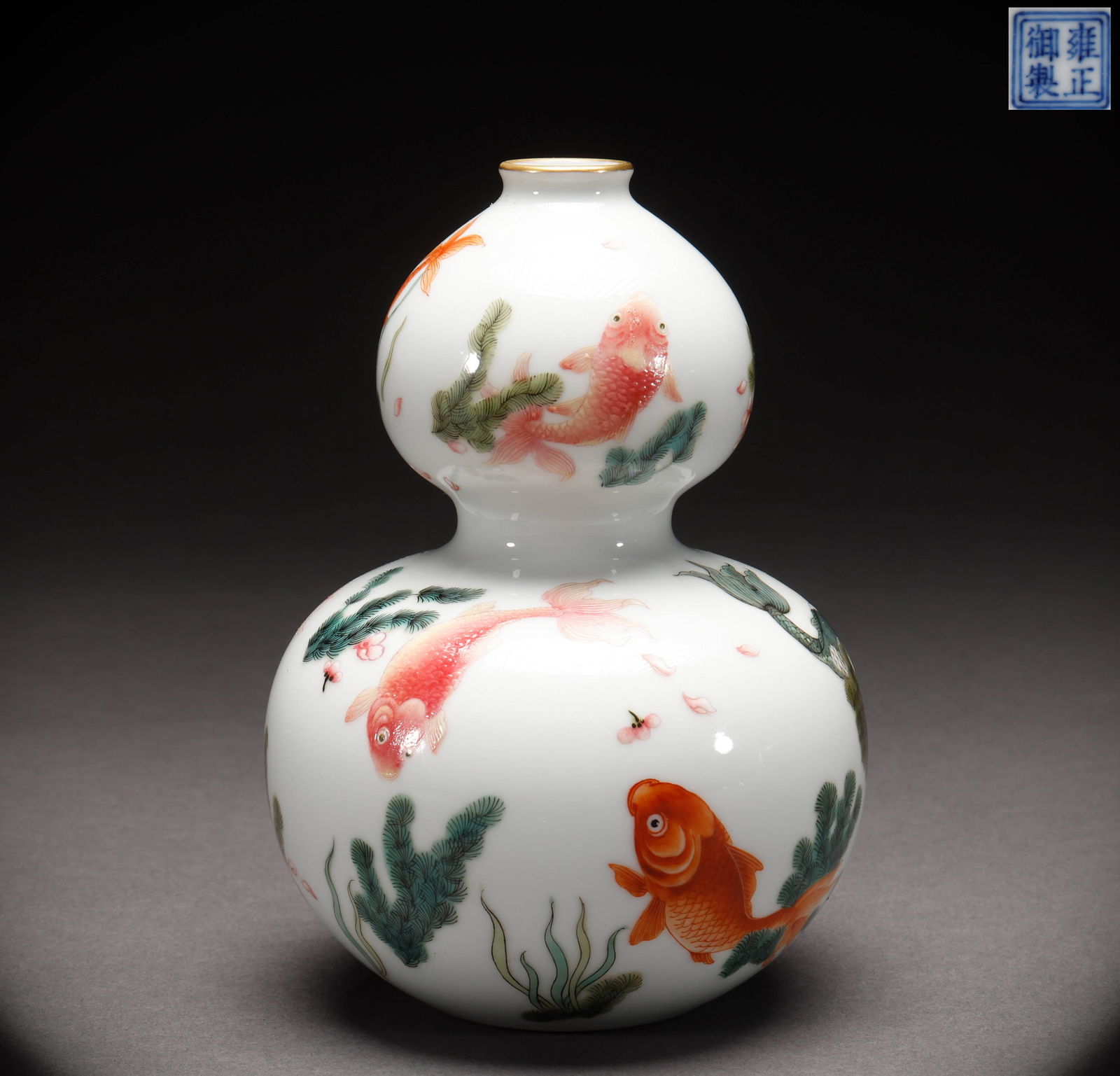 Qing Dynasty Pink Fish Pattern Gourd Bottle (1 of 9)