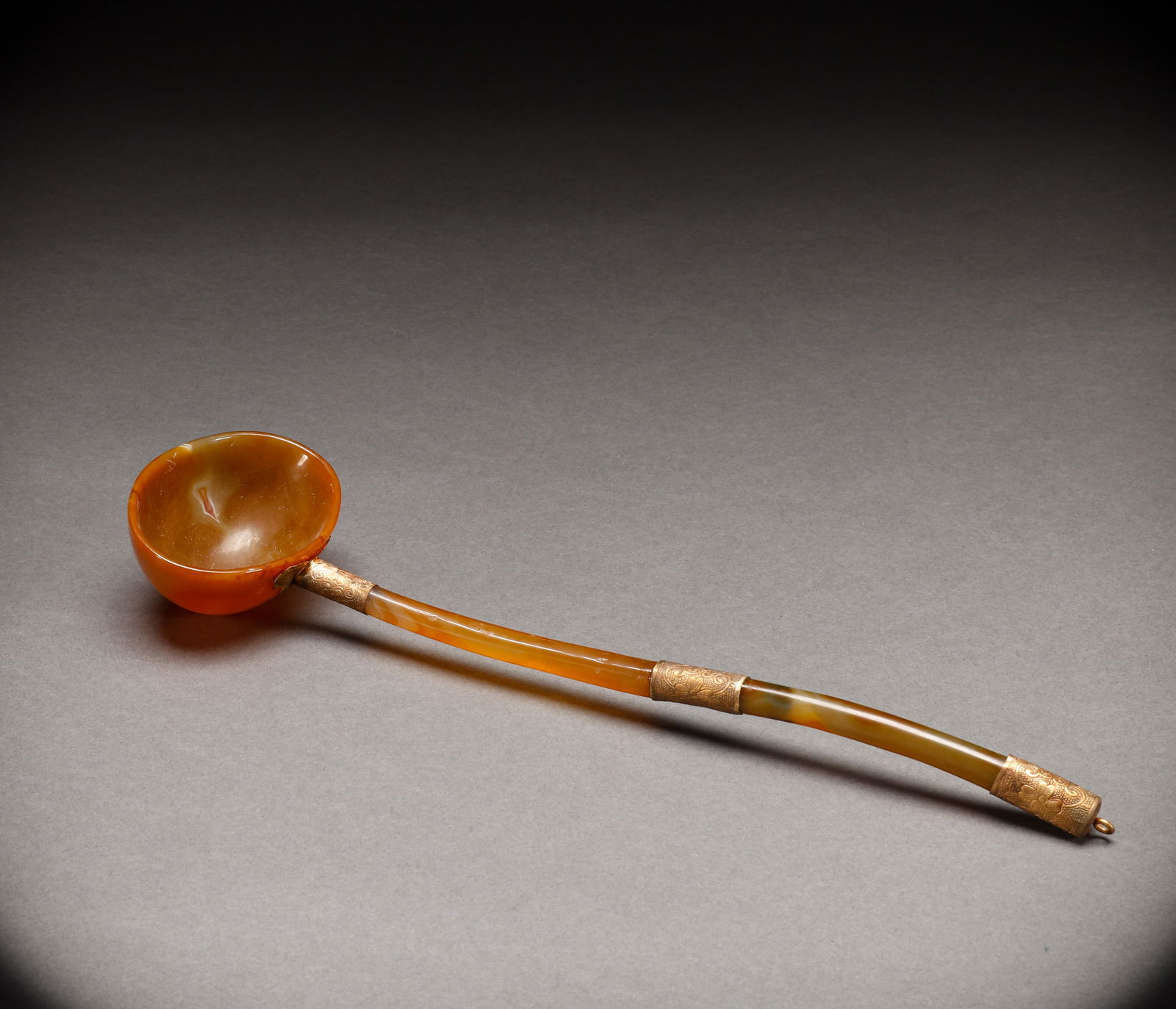 Before the Ming Dynasty, agate spoons were used for eating: Length: 30cm, Width: 8cm, Weight: 114g