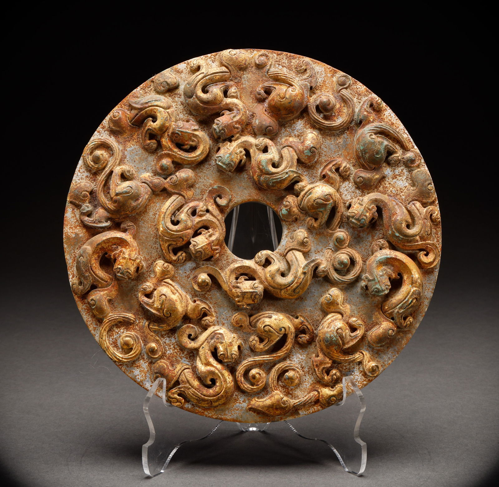 Before the Ming Dynasty, Hotan Jade was inlaid with copper and gilded with jade (1 of 7)