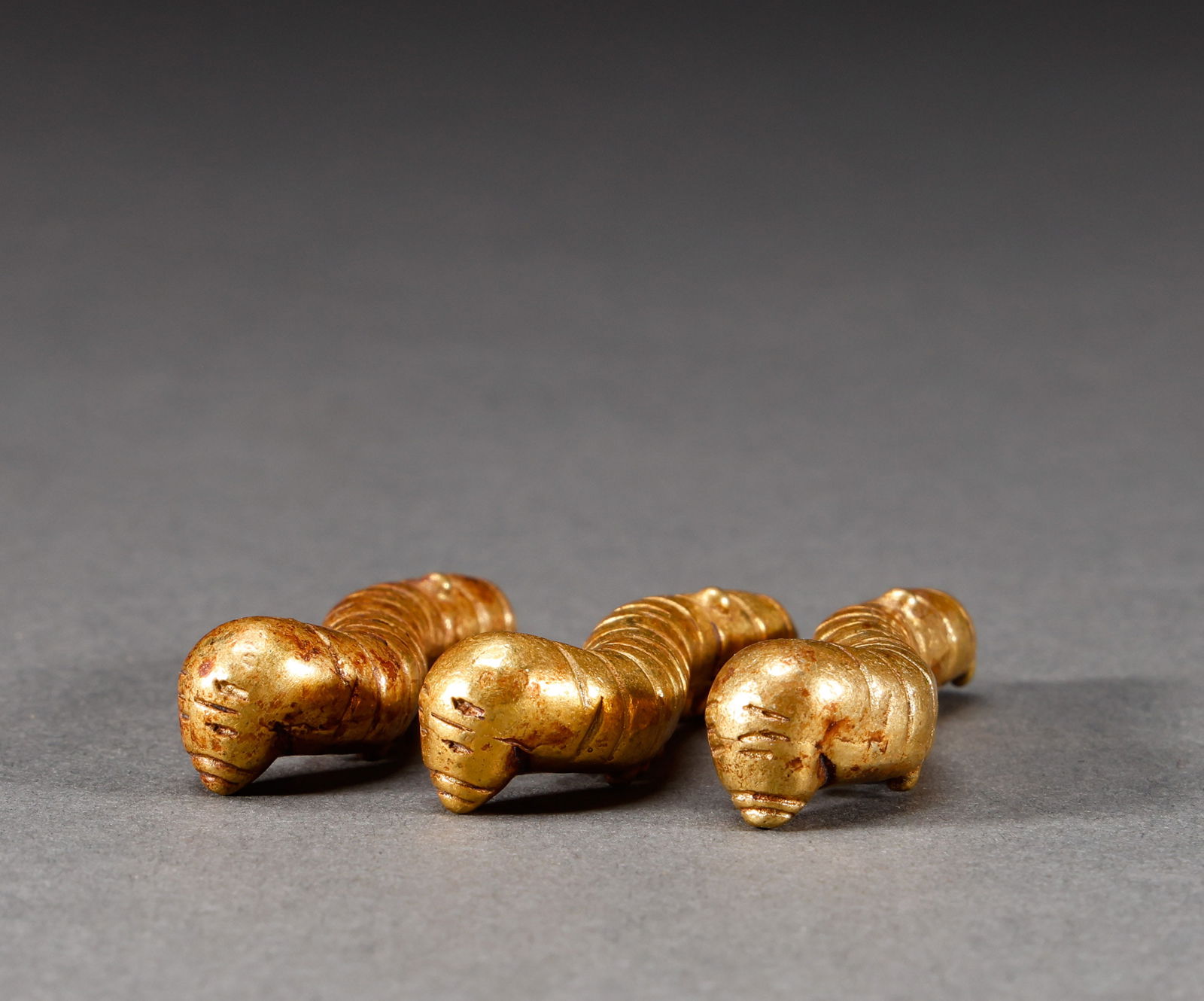 Before the Ming Dynasty, there were three copper gilded cicada pupae: Height: 1cm, width: 4.5cm, weight: 53g