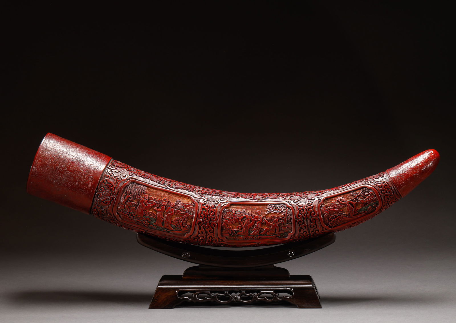 Qing Dynasty painted ivory shaped ornament with red lacquer: Length: 83cm, width: 13cm, weight: 2494g