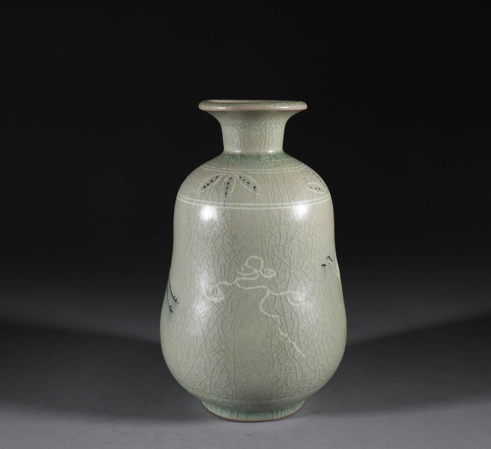 Before the Ming Dynasty, Goryeo porcelain bottles (1 of 7)