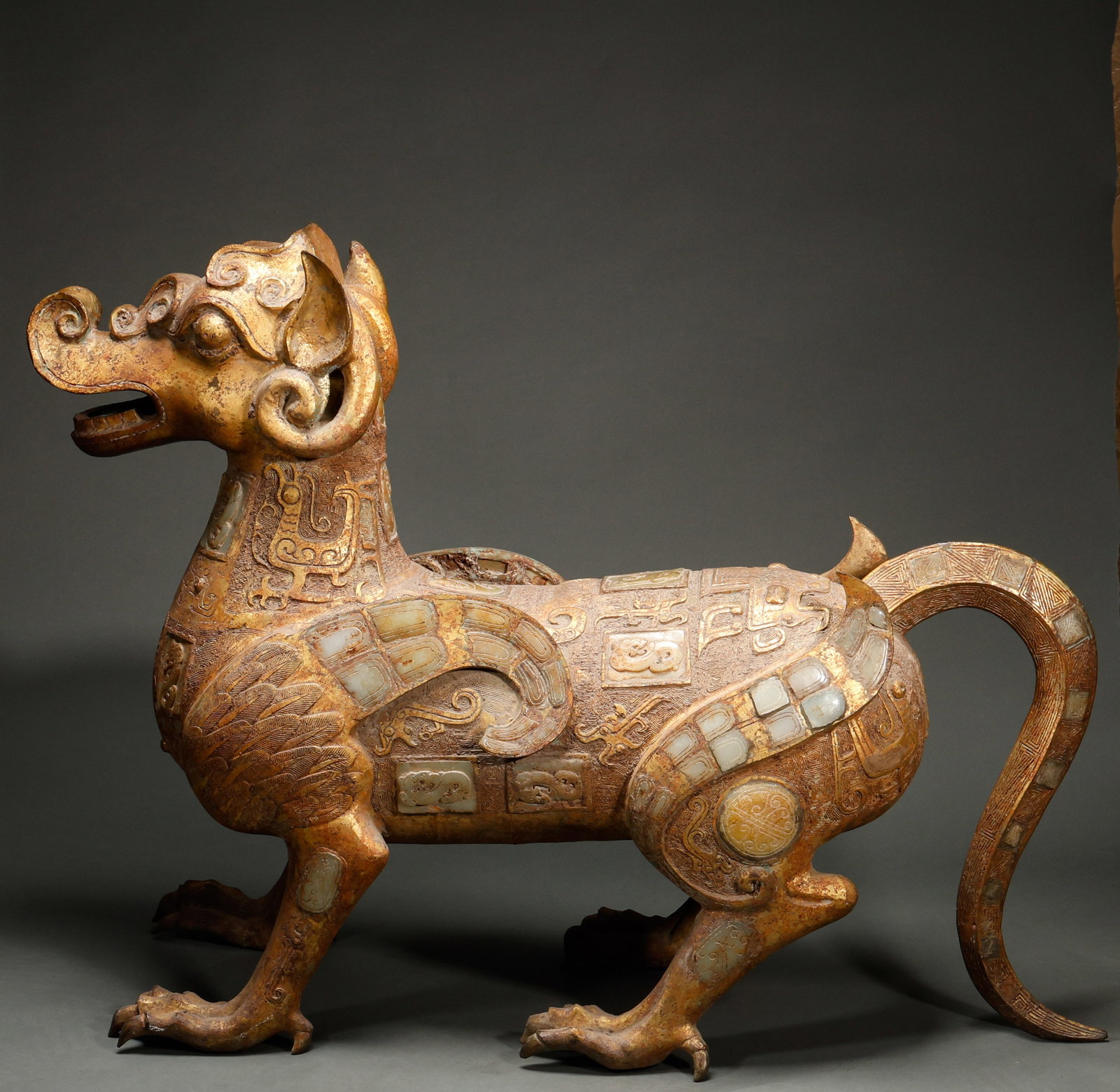 Before the Ming Dynasty, copper gilded jade inlaid auspicious beasts (1 of 10)