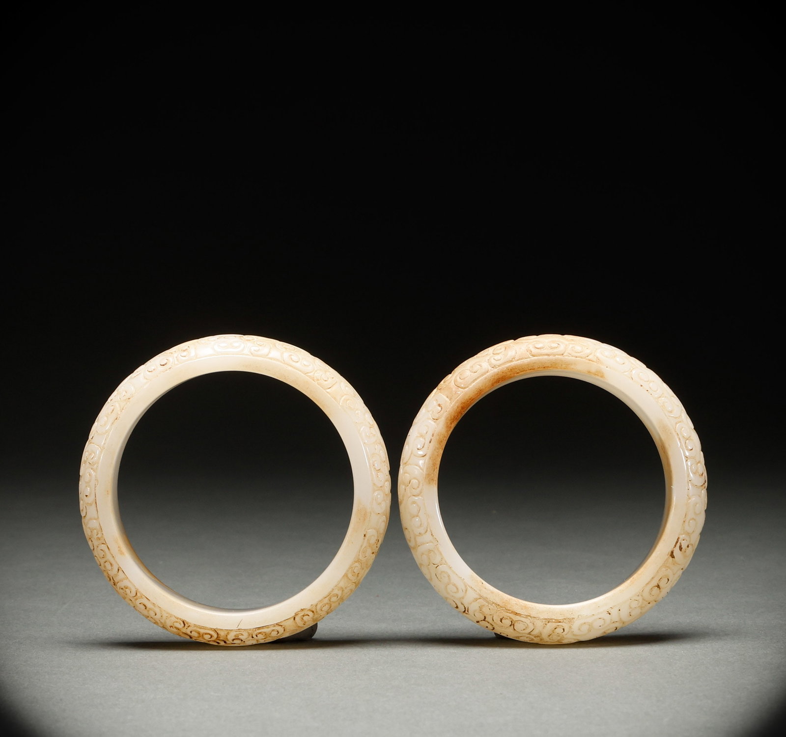 A pair of Hotan Jade bracelets before the Ming Dynasty: Inner diameter: 5.8cm, weight: 146g
