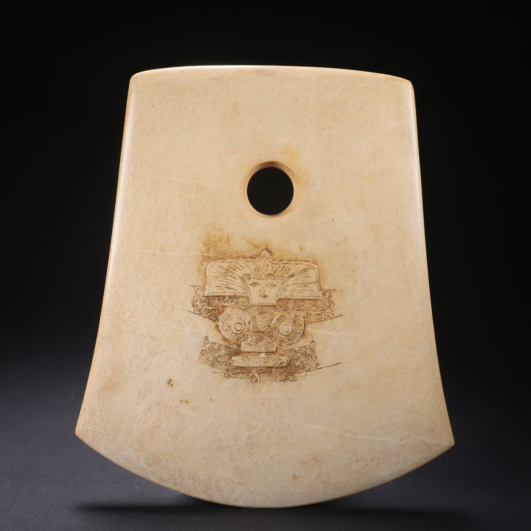 Before the Ming Dynasty, the jade axe: Height: 17cm, Width: 14.6cm, Weight: 538g