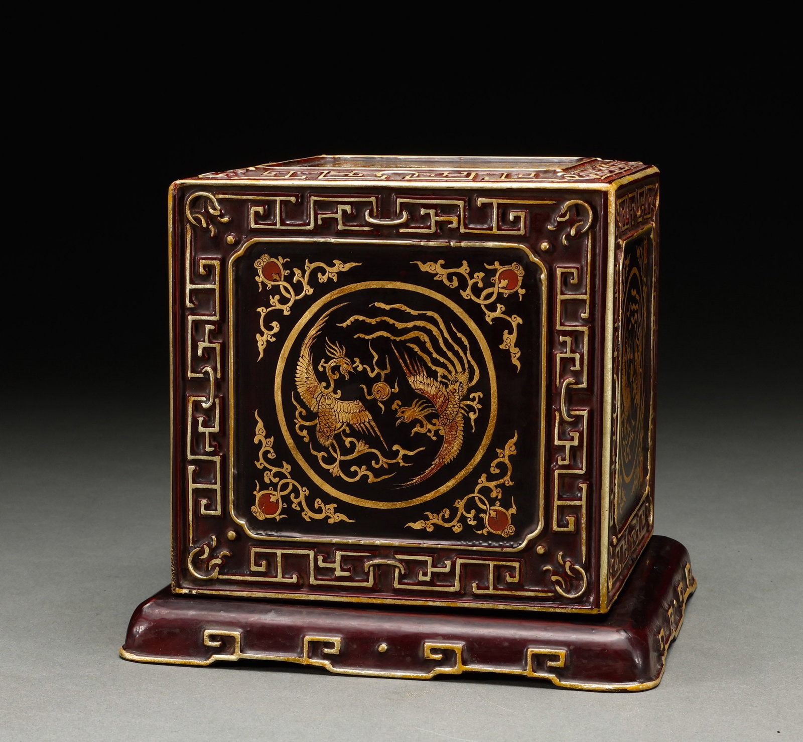 Qing Dynasty black lacquer gold inlaid pearl inlay square phoenix pattern box (1 of 9)
