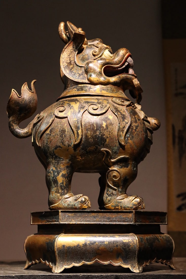 Qing Dynasty Copper Gilded Gold Aromatherapy Stove: Height: 67cm, Width: 34cm, Weight: 18050g