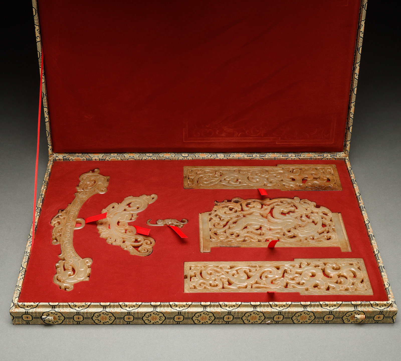 Before the Ming Dynasty, a set of Hotan Jade accessories: Length: 27cm, Width: 8cm,Length: 22.5cm, Width: 12.5cm, Weight: 1157g