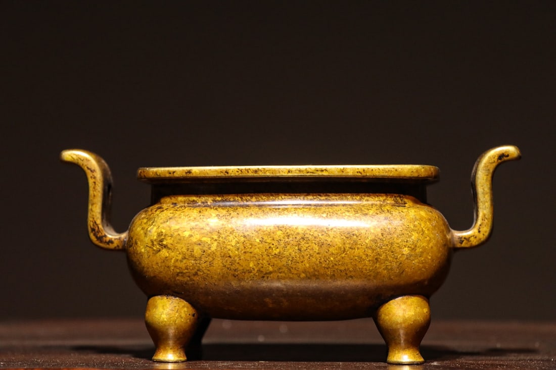 Ming Dynasty copper gilded incense burner: Height: 6.5cm, Width: 15cm, Weight: 750g