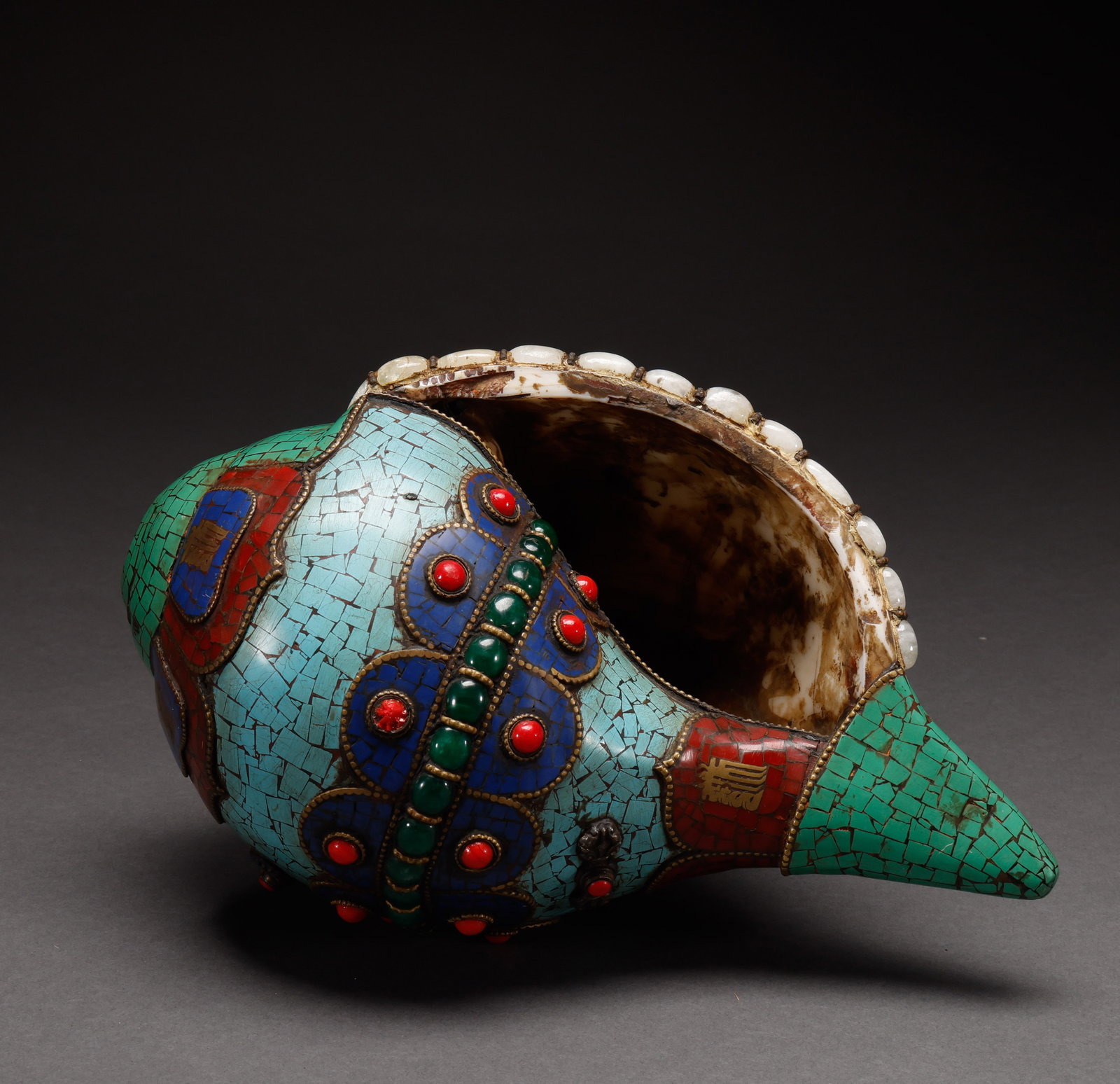 Qing Dynasty inlaid turquoise conch: Height: 27cm, width: 16cm, weight: 2971g