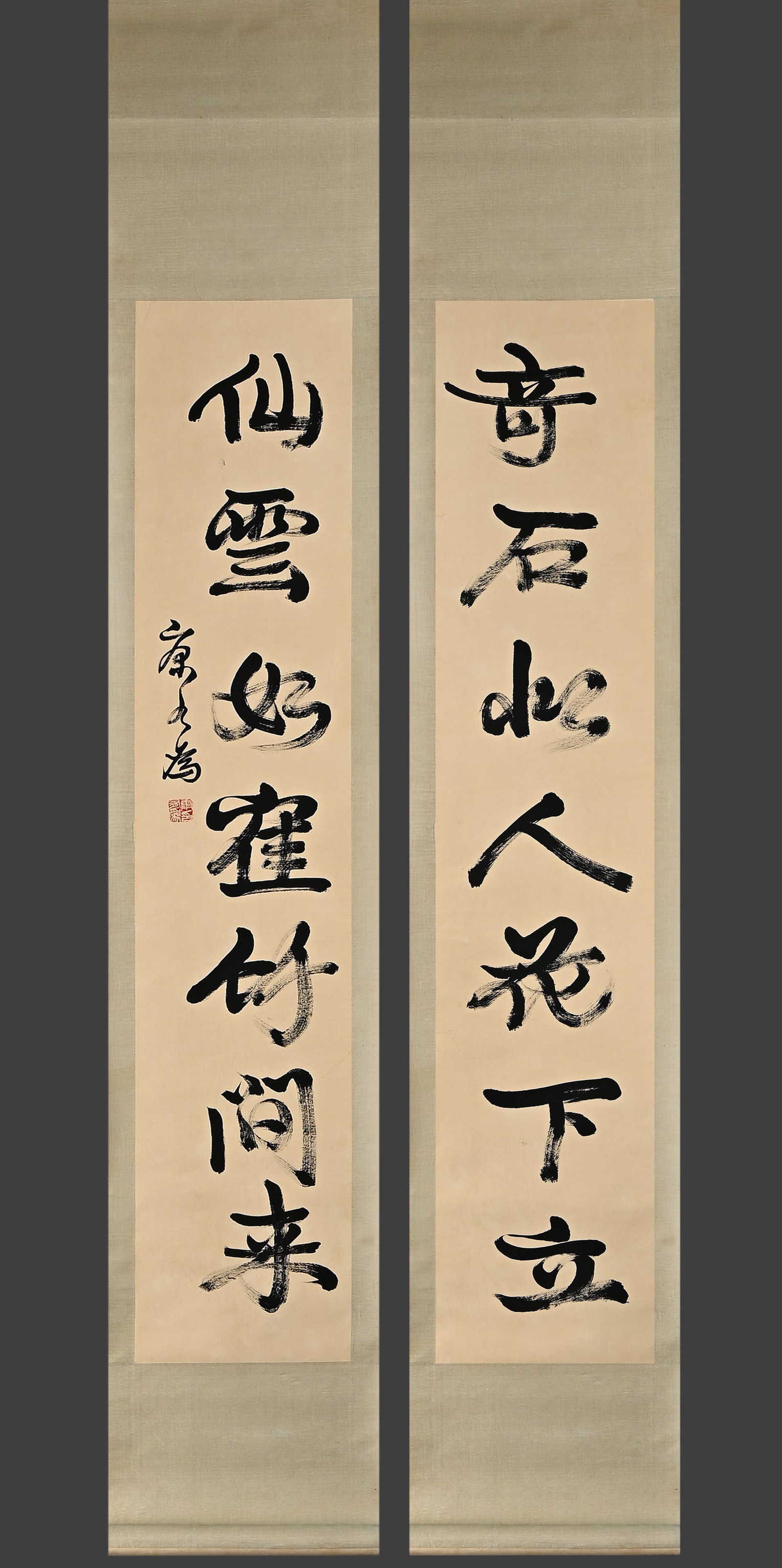 Kang Youwei's calligraphy couplet drawing book vertical axis: Height: 134cm, Width: 27cm,