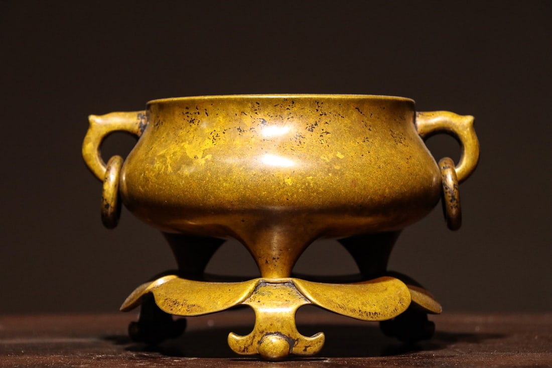 Ming Dynasty copper gilded incense burner: Height: 10cm, Width: 15.3cm, Weight: 1450g