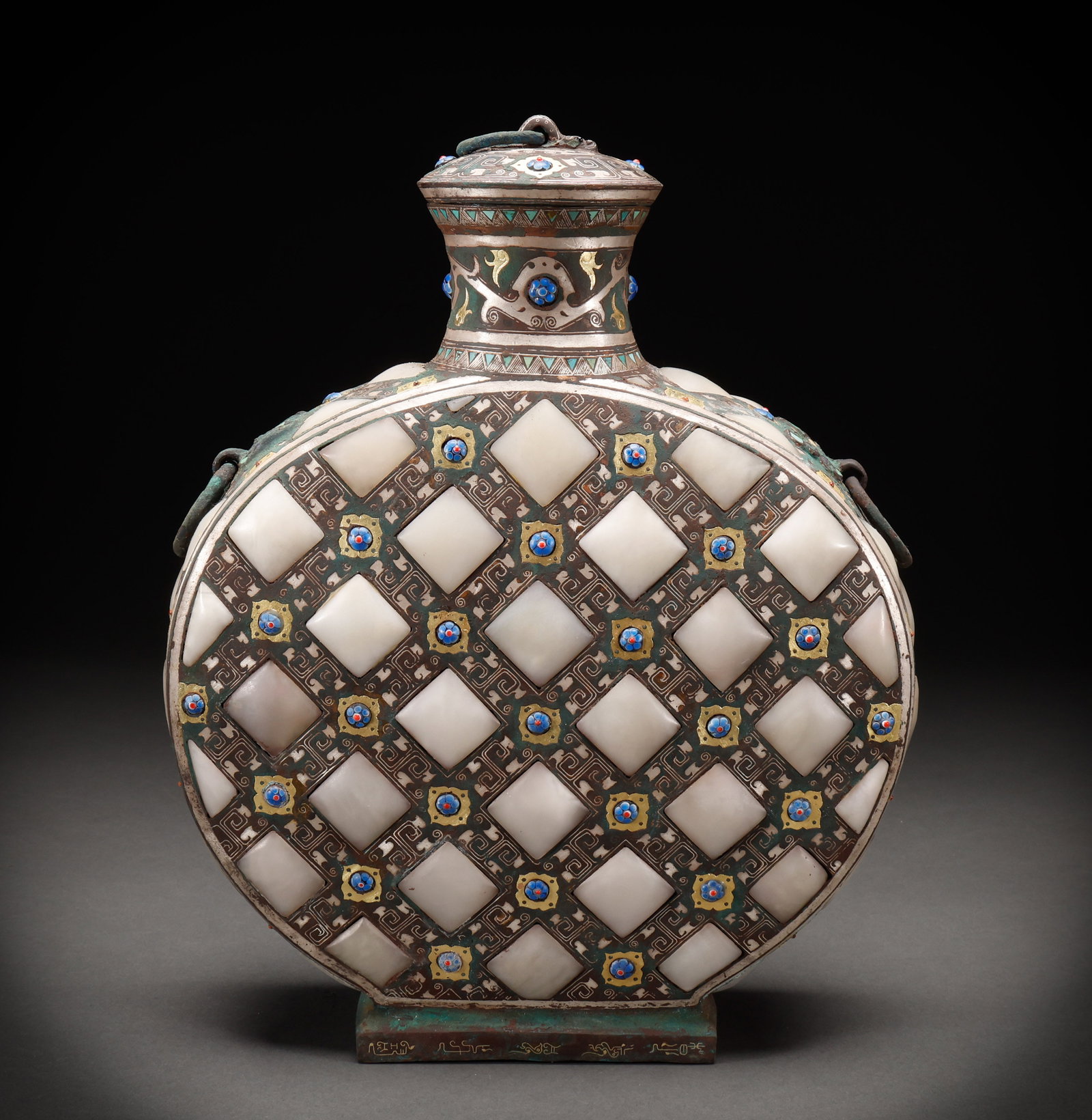 Before the Ming Dynasty, copper inlaid with gold and silver inlaid with Tian jade pot: Height: 33cm, Width: 25cm, Weight: 4294g