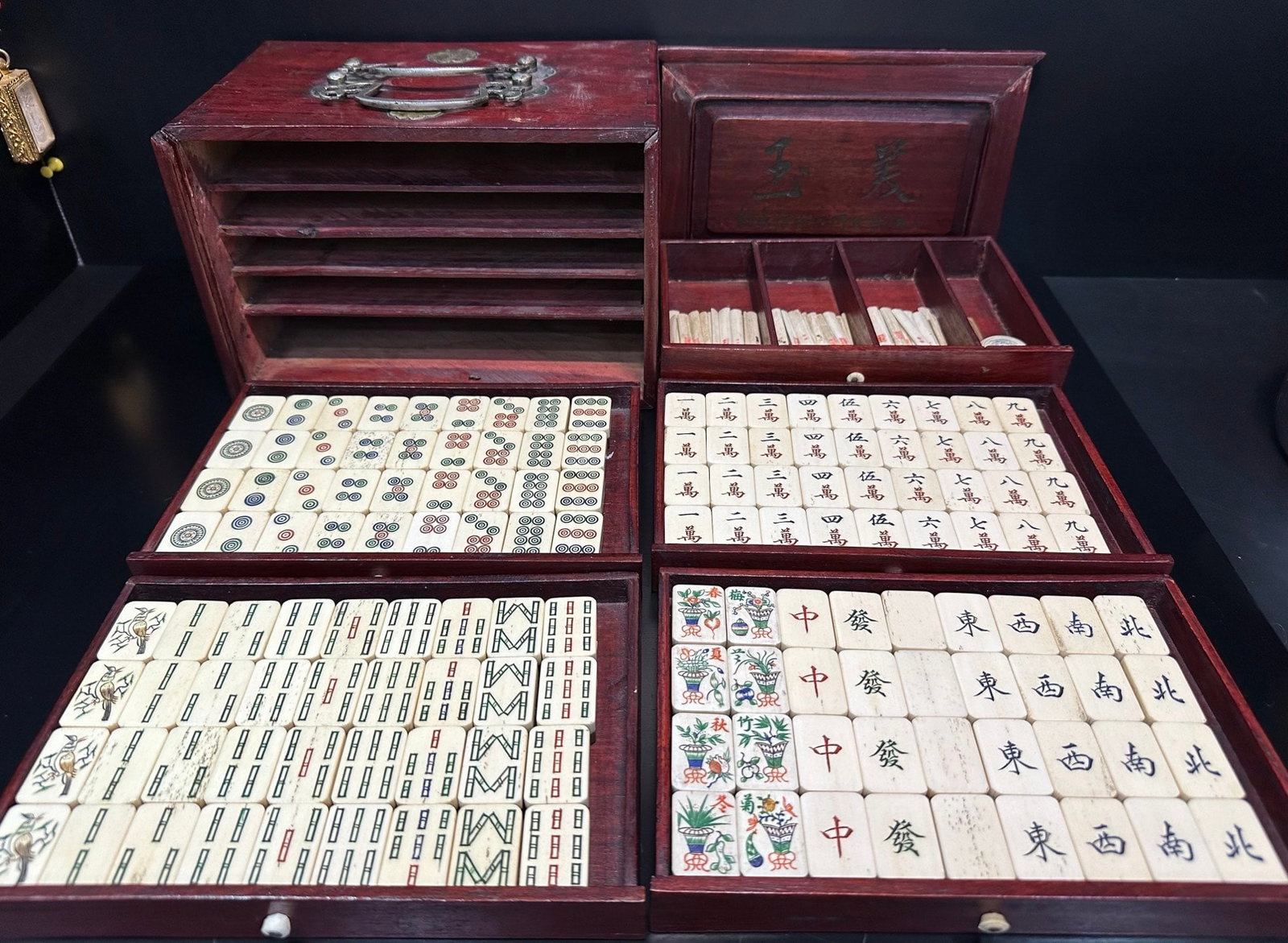 Qing Dynasty Bone Mahjong: Height: 3cm, Width: 2cm,