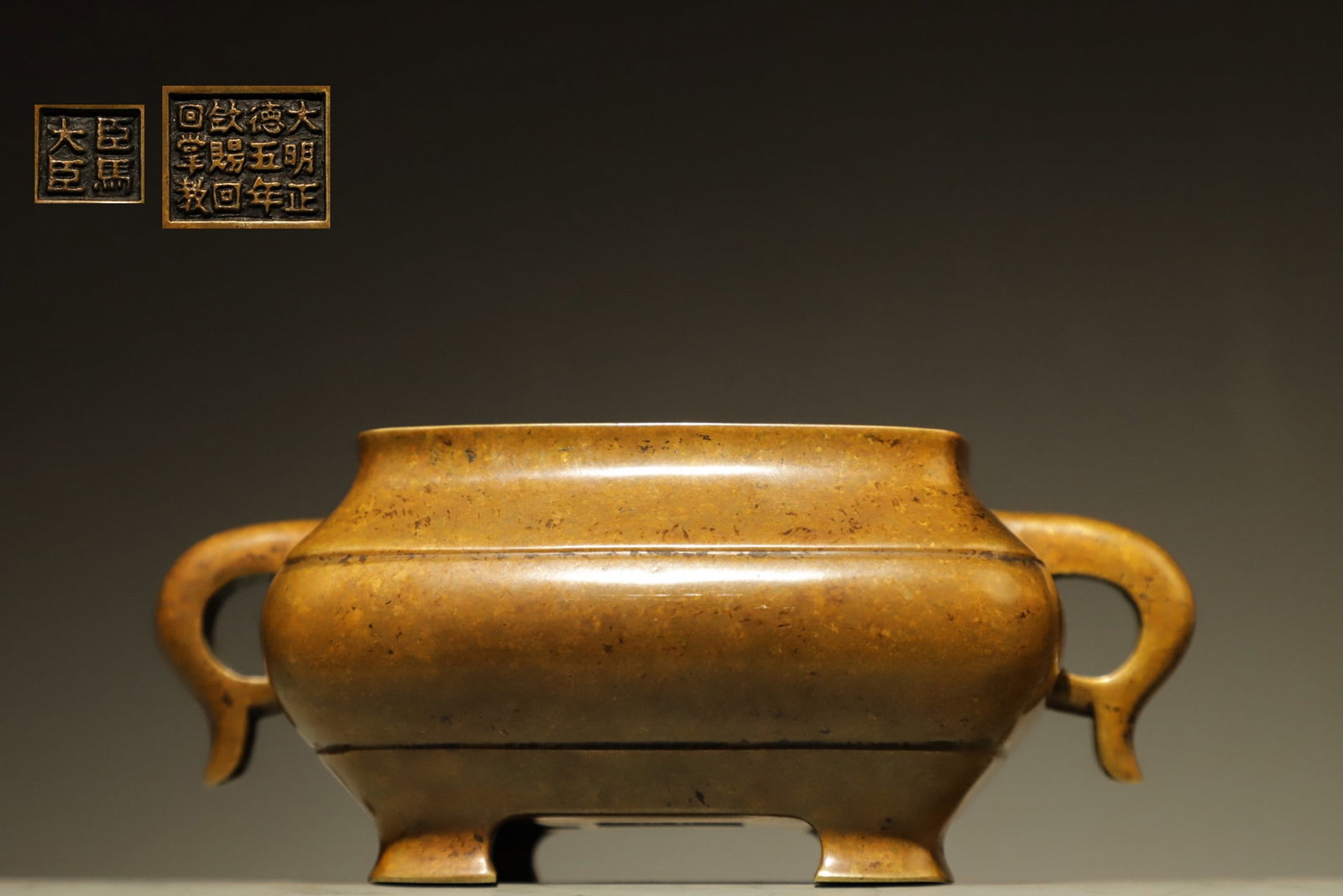 Ming Dynasty copper incense burner: Height: 7cm, Width: 16cm, Weight: 1006g