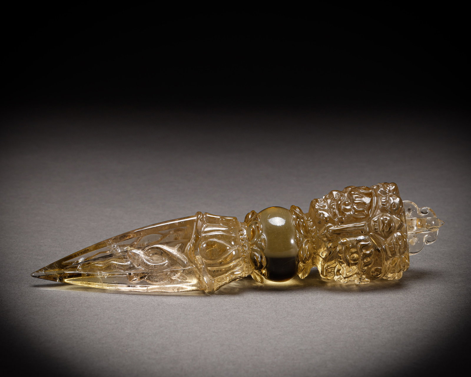 Crystal artifacts from the Qing Dynasty: Length: 20cm, Width: 5cm, Weight: 360g