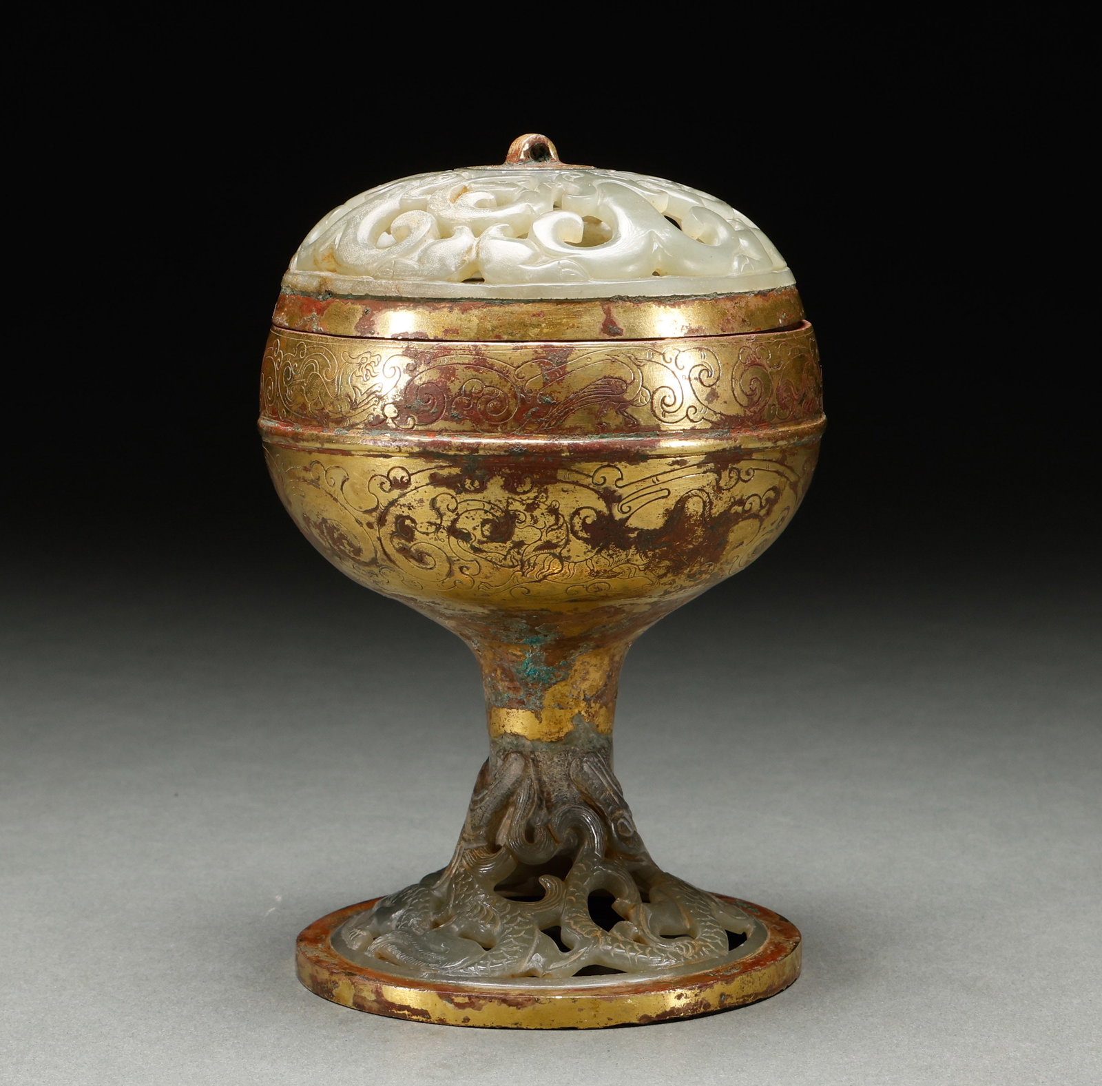 Before the Ming Dynasty, copper gilded inlaid jade covered furnaces: Height: 16cm, Width: 11cm, Weight: 829g