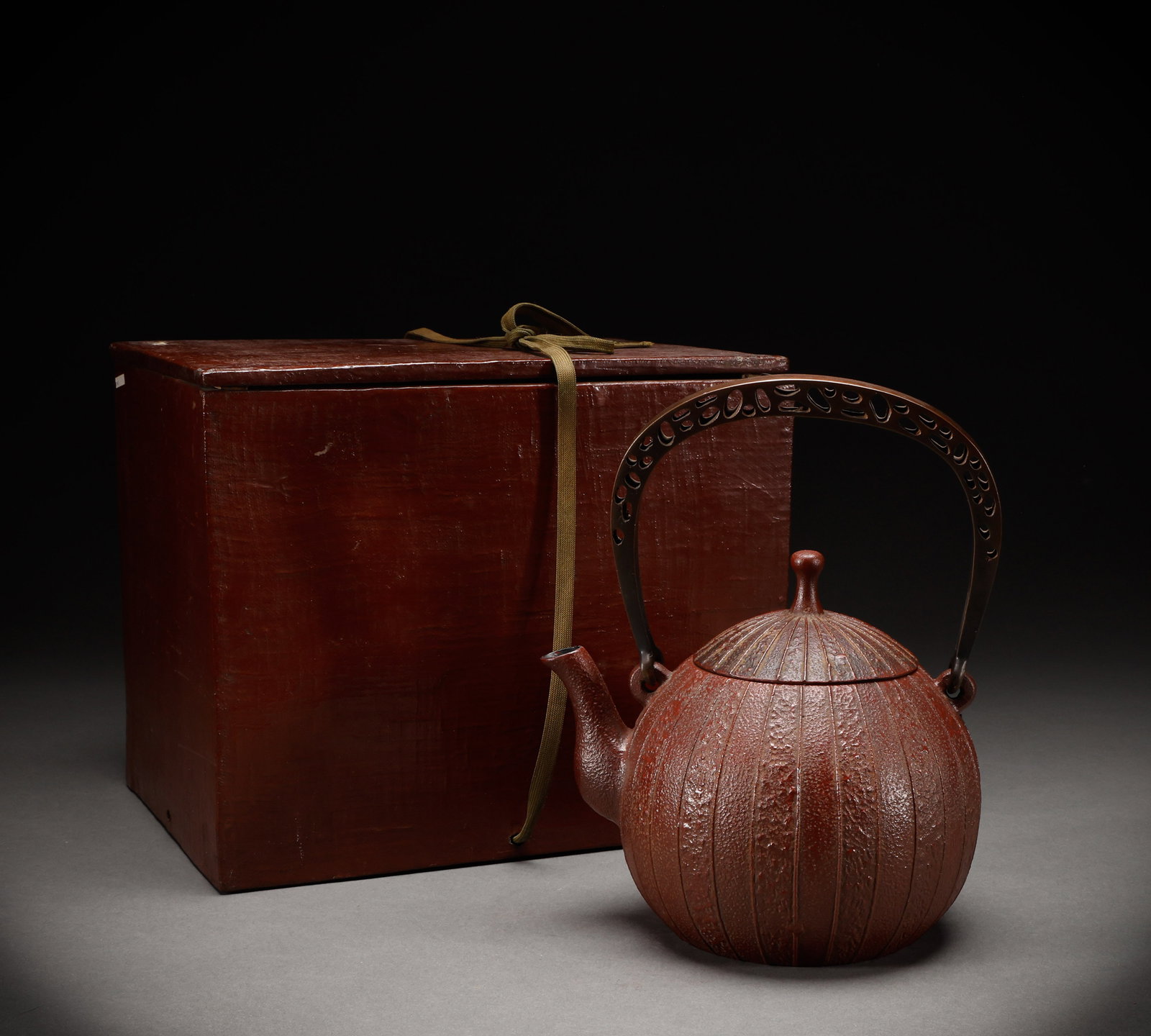 Japanese iron pot (1 of 9)