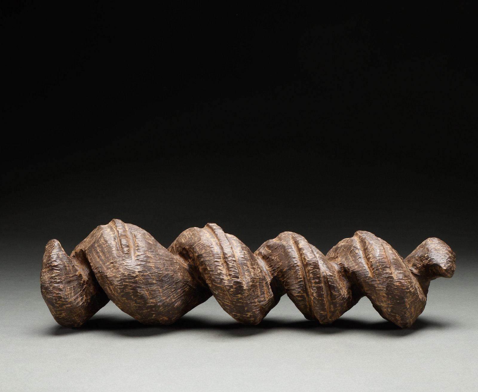 Qing Dynasty agarwood shuttle: Length: 41cm, Width: 10cm, Weight: 1653g