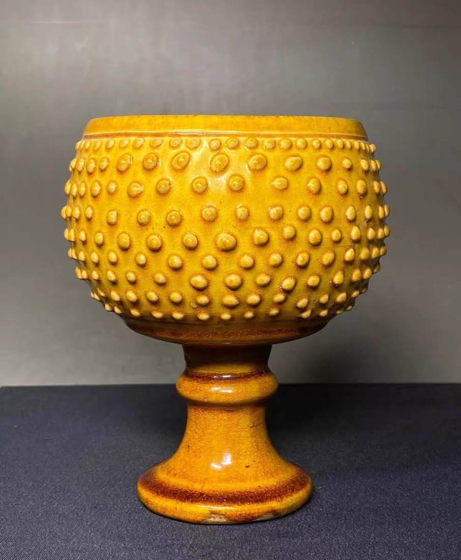 Before the Ming Dynasty, yellow glazed grain jars: Height: 12cm, Width: 9.5cm,