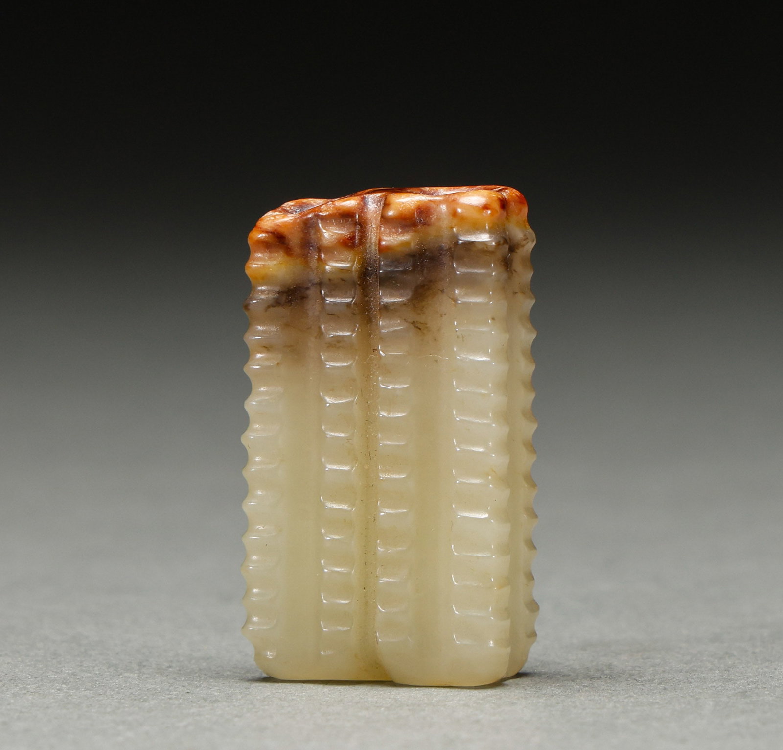 Hetian Yucong before the Ming Dynasty: Height: 4cm, Width: 2.3cm, Weight: 22g