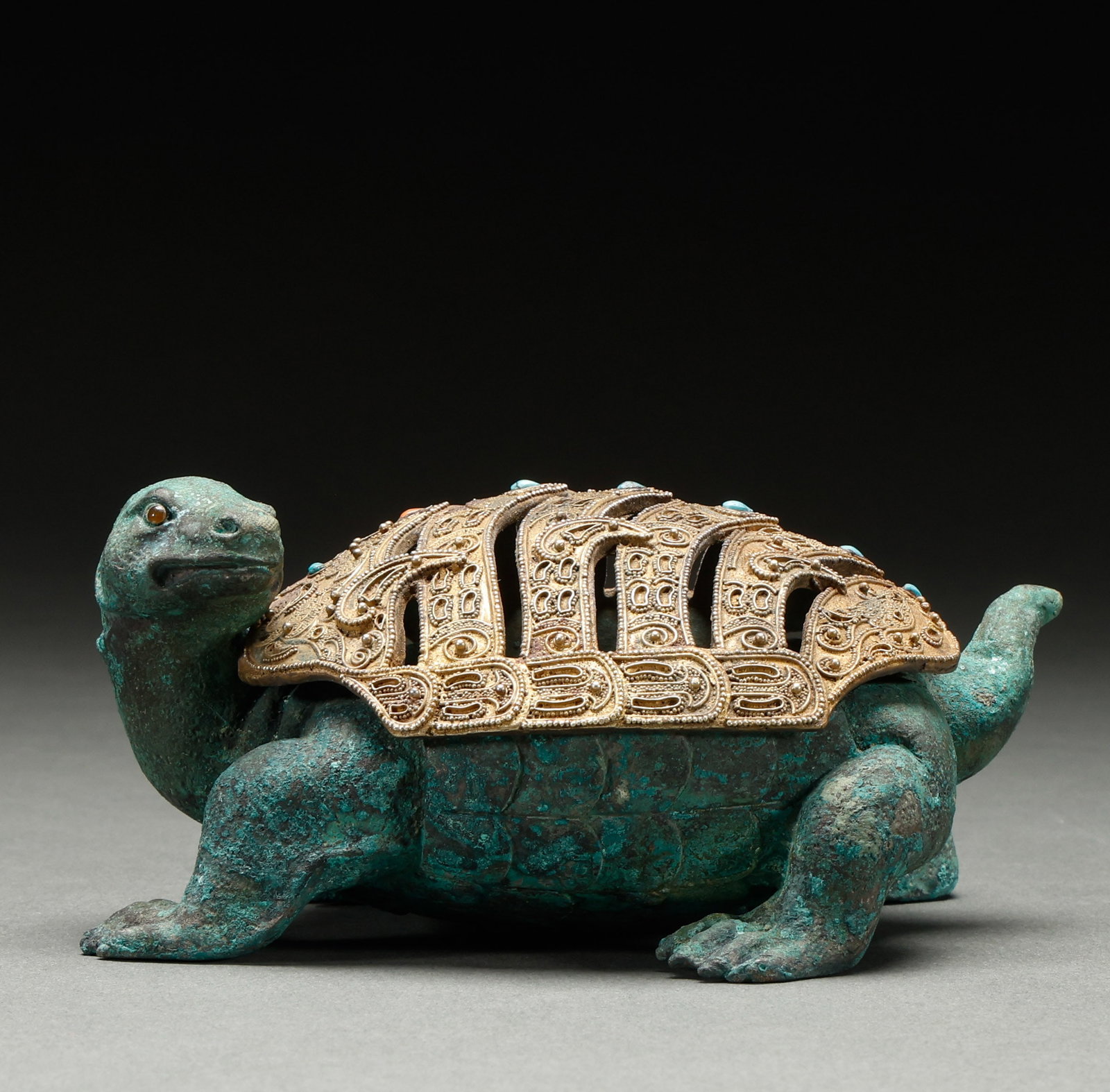 Before the Ming Dynasty, copper gilded Kame shaped aromatherapy: Height: 6.5cm, Width: 13cm, Weight: 709g