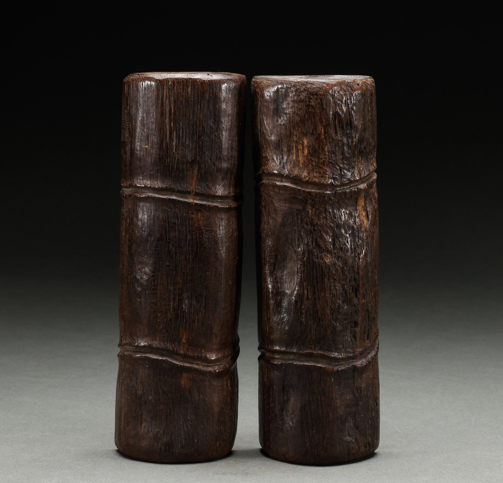 Qing Dynasty agarwood town ruler pair: Height: 20cm, Width: 6.5cm, Weight: 445g