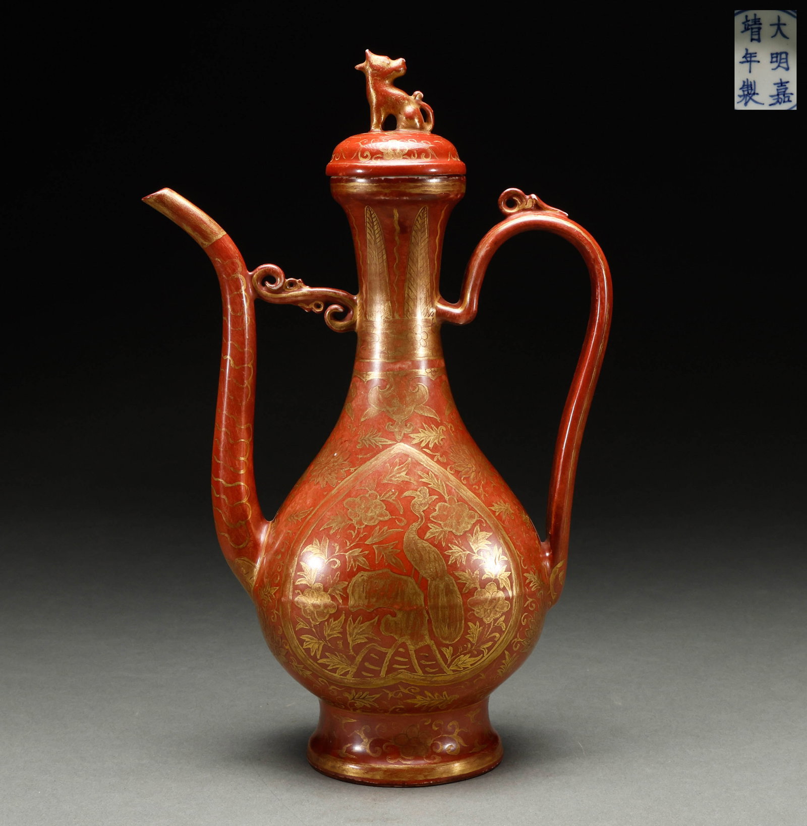In the Ming Dynasty, the painting was red and gilded, and the window was opened to hold a teapot: Height: 31cm, Width: 20cm, Weight: 934g