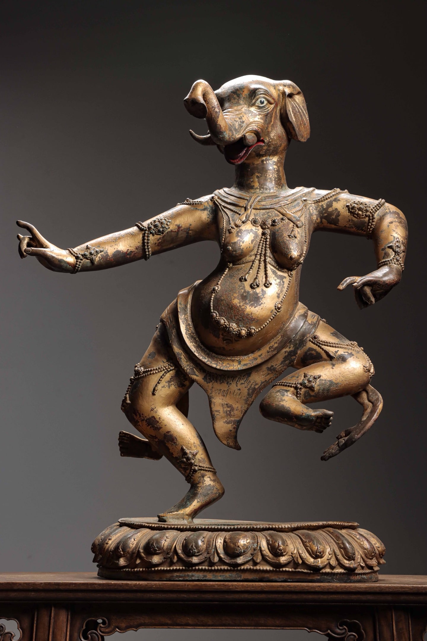 Bronze gilded statue of Tianmu with elephant nose in Qing Dynasty: Height: 83cm, Width: 64cm, Weight: 25500g