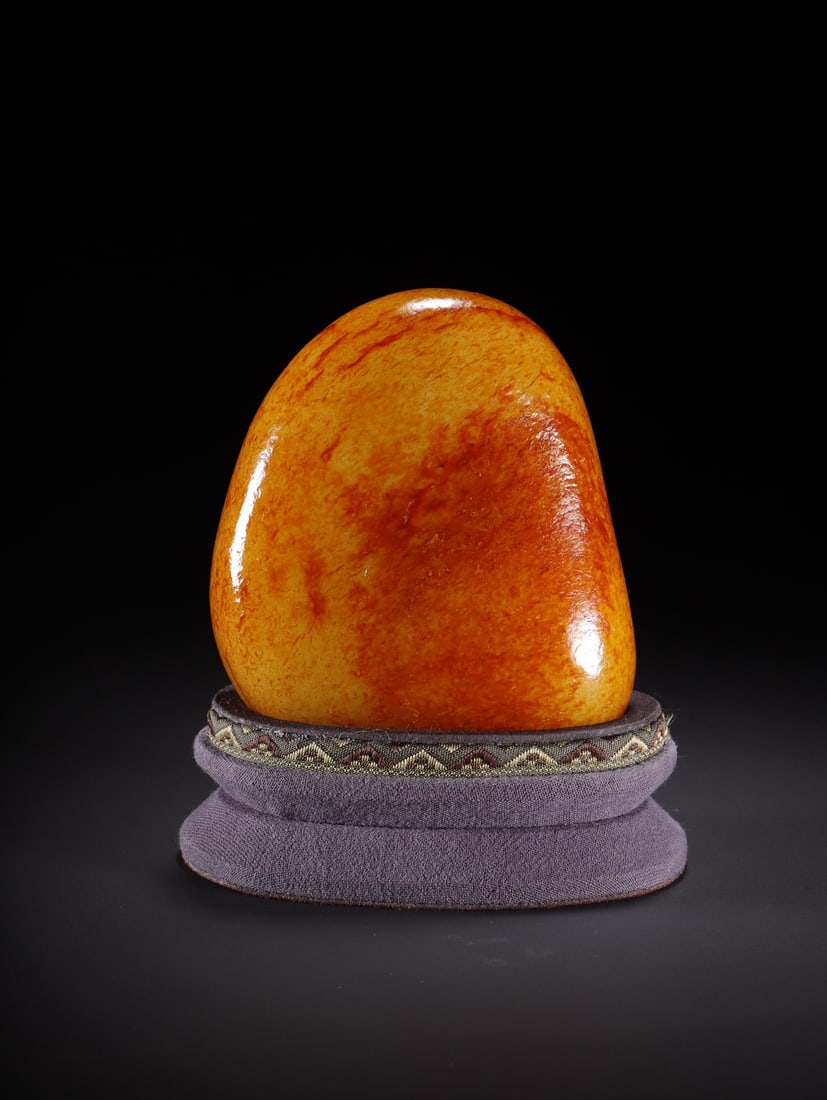 Hotan Jade Original Stone of Qing Dynasty: Height: 10.5cm, Width: 8.8cm, Weight: 663g