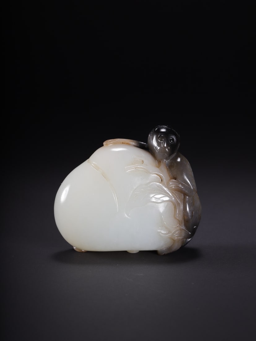 Hotan Jade Monkey Holding Peaches in Qing Dynasty: Height: 5cm, Width: 4.3cm, Weight: 76g