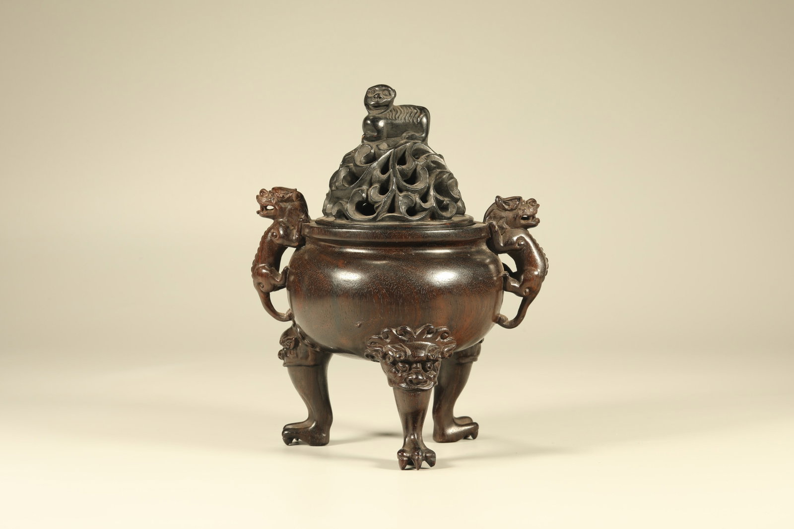 Qing Dynasty Purple Sandalwood Carving Lion Button Three Foot Aromatherapy: Height: 16cm, Width: 13cm,