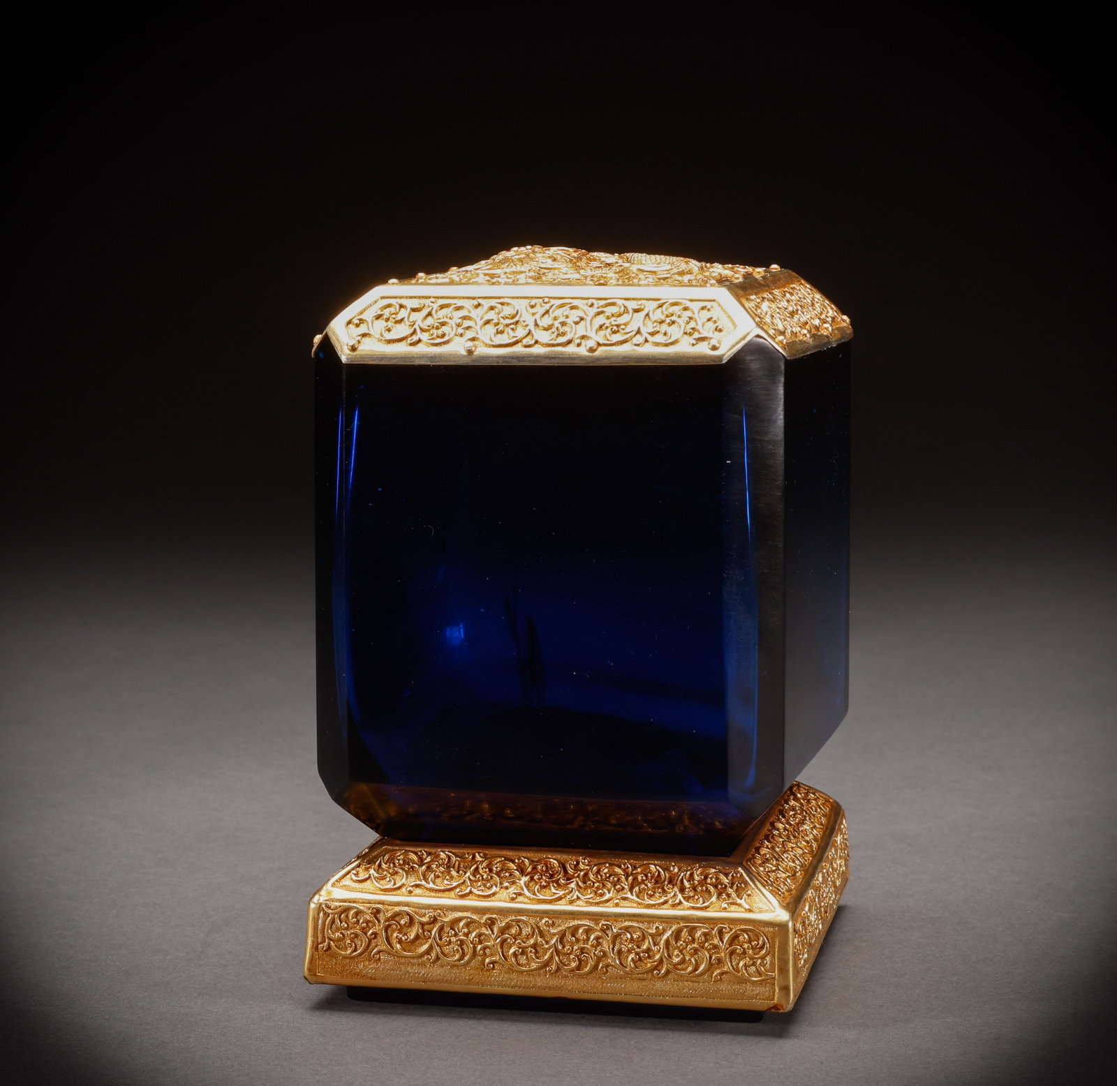 Qing Dynasty glazed square jar (mouth bottom wrapped in copper gilded) (1 of 9)