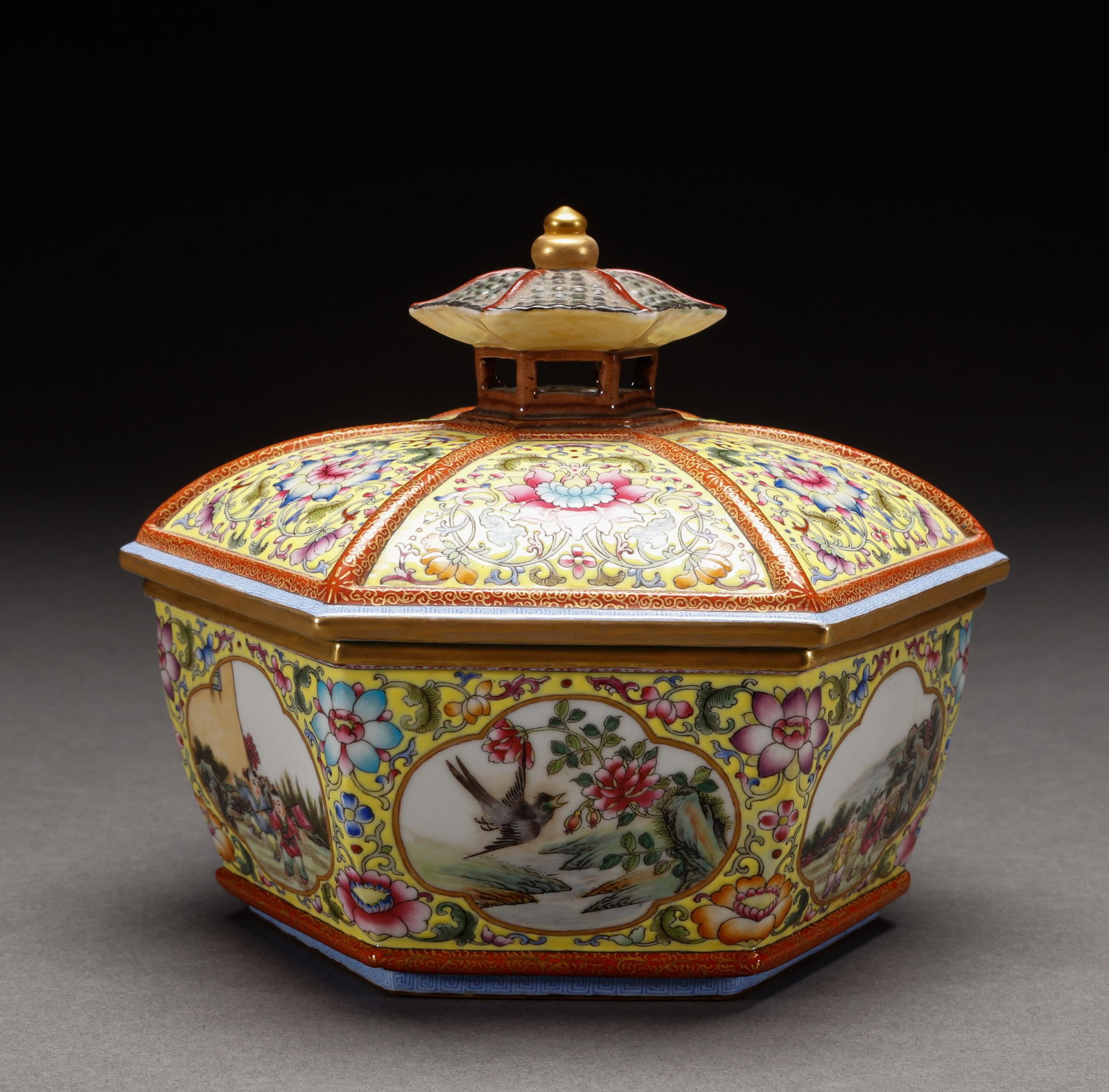 Qing Dynasty Pink Cover Jar: Height: 16cm, Width: 18cm, Weight: 1312g