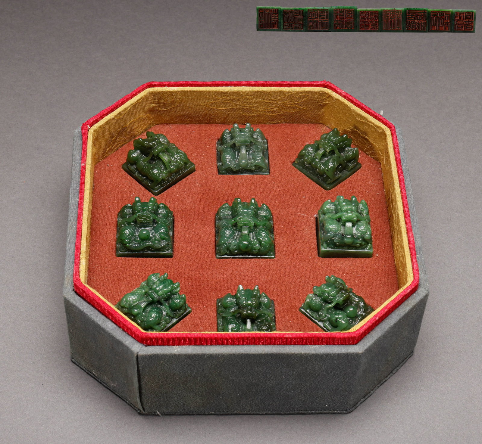 A set of Qing Dynasty Hetian Biyu seals: Height: 4cm, Width: 3.2cm, Weight: 631g