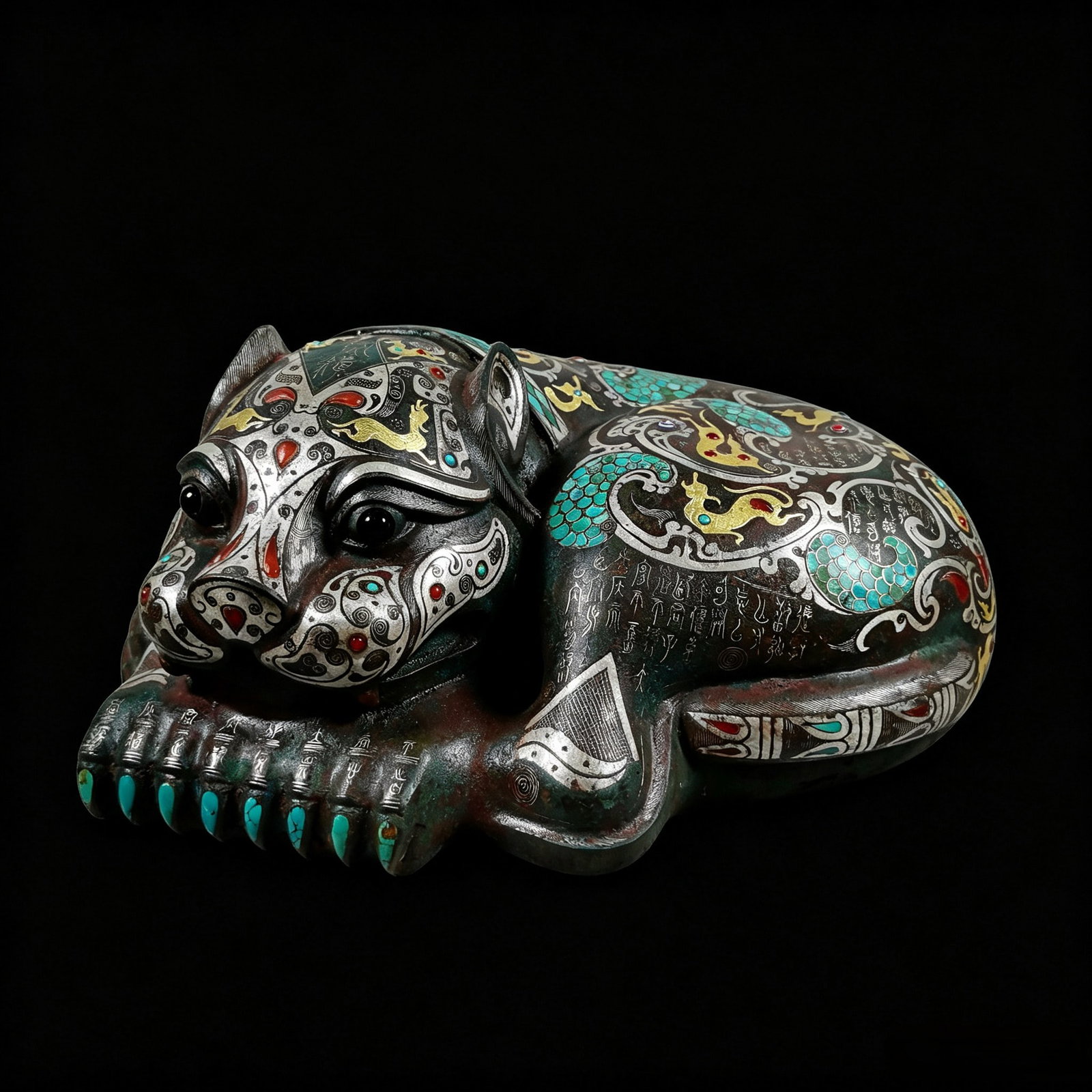 Before the Ming Dynasty, bronze was mixed with gold, silver, and paperweight: Height: 14cm, Width: 33cm,