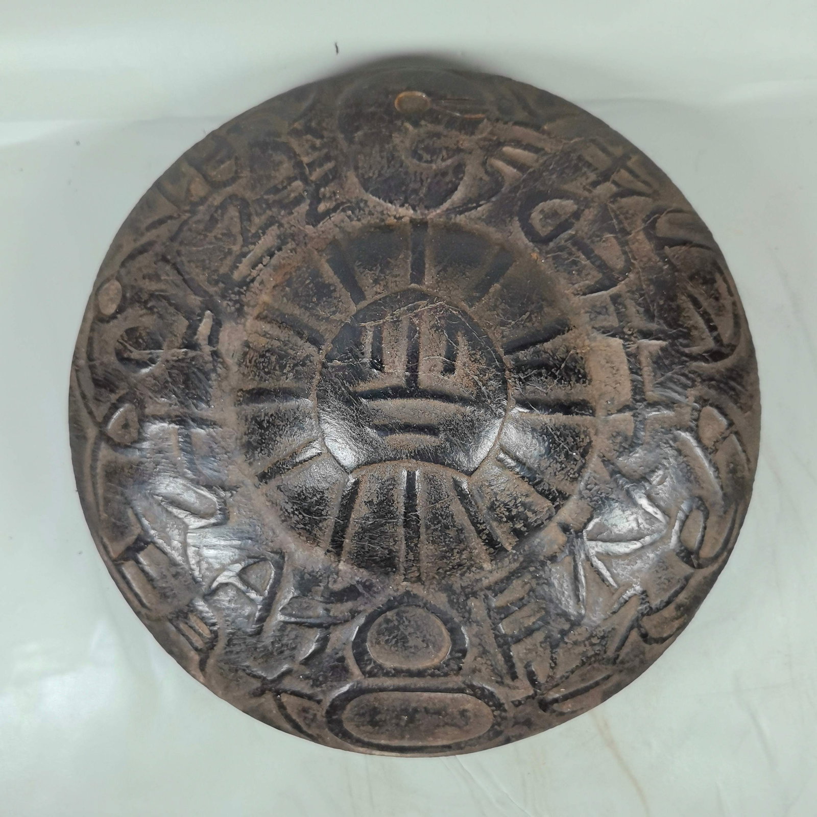 Qing Dynasty meteorites: Diameter: 24cm, thickness: 9cm, weight: 5316g