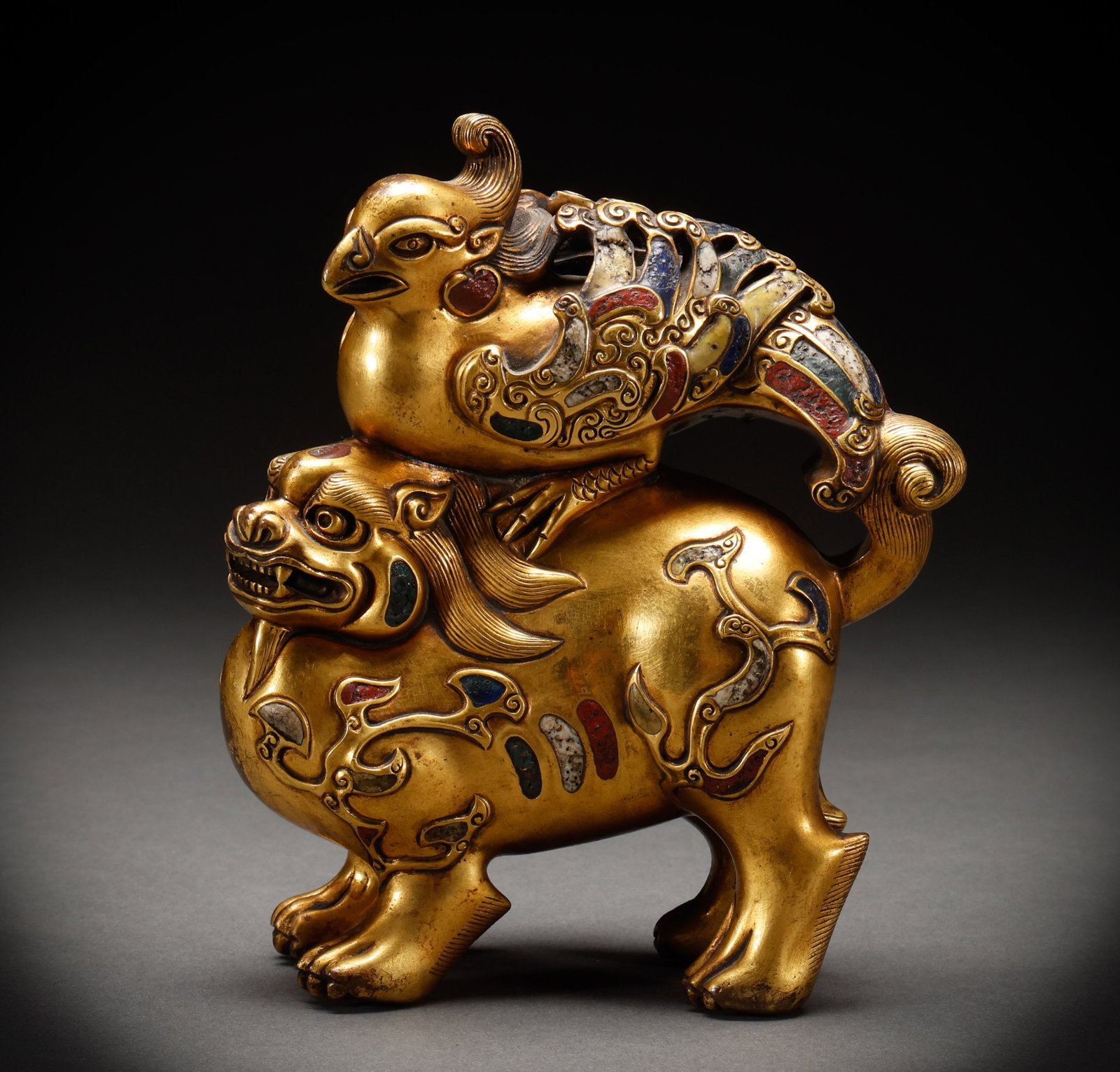 Bronze gilded auspicious beasts from the Qing Dynasty: Height: 16cm, Width: 13cm, Weight: 1939g