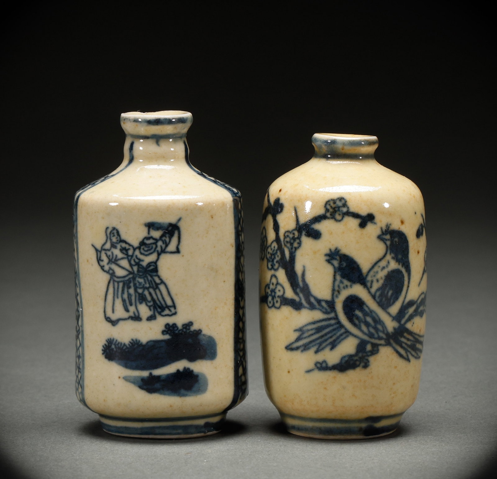 Porcelain snuff bottles of the Republic of China (1 of 8)